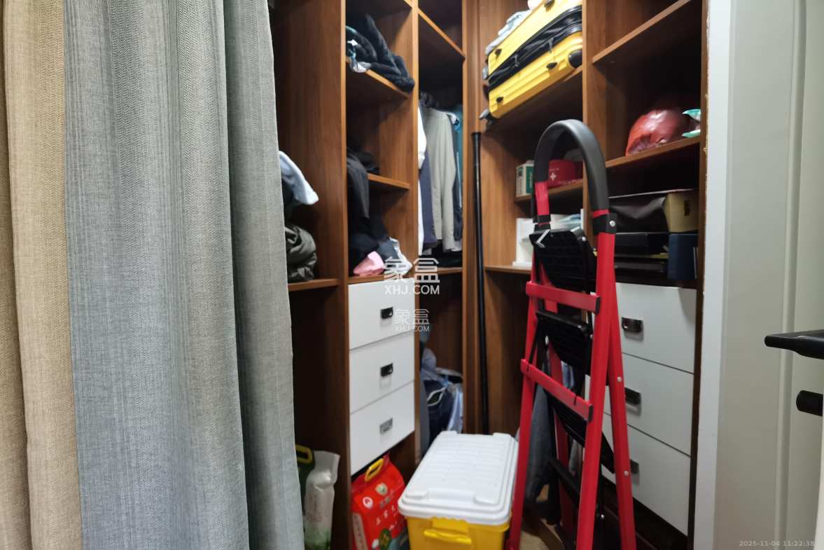 城市森林 2室2厅1卫 3200.0元/月 城市森林 2室2厅1卫 3200.0元/月室内图