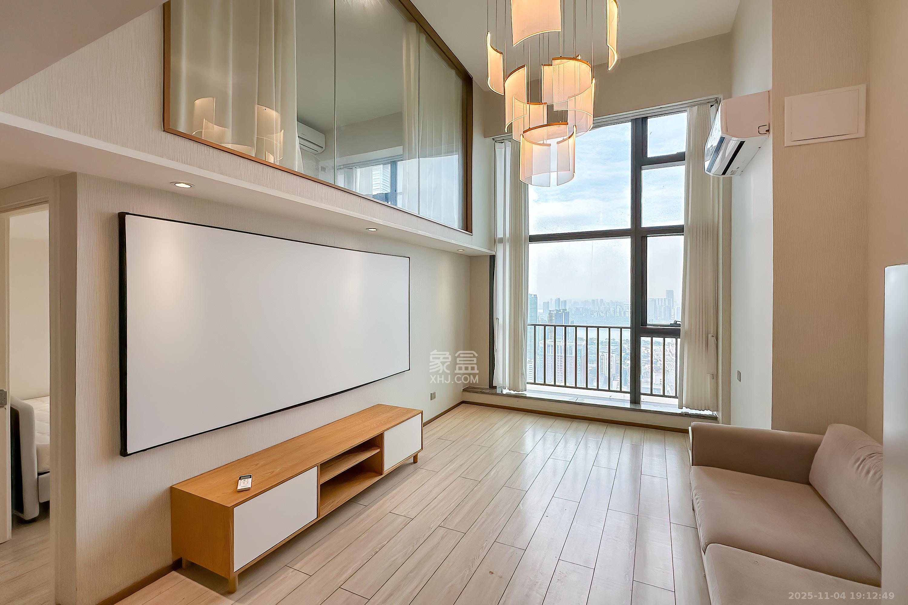 华远华时代 3室2厅2卫 98.0万 华远华时代 3室2厅2卫 98.0万客厅