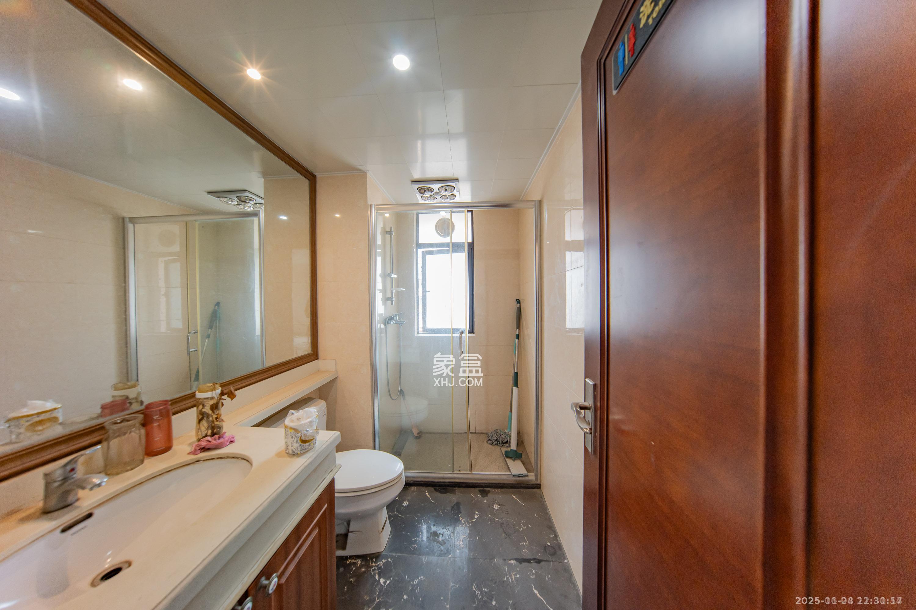 中海国际三期  4室2厅2卫    2200.0元/月室内图