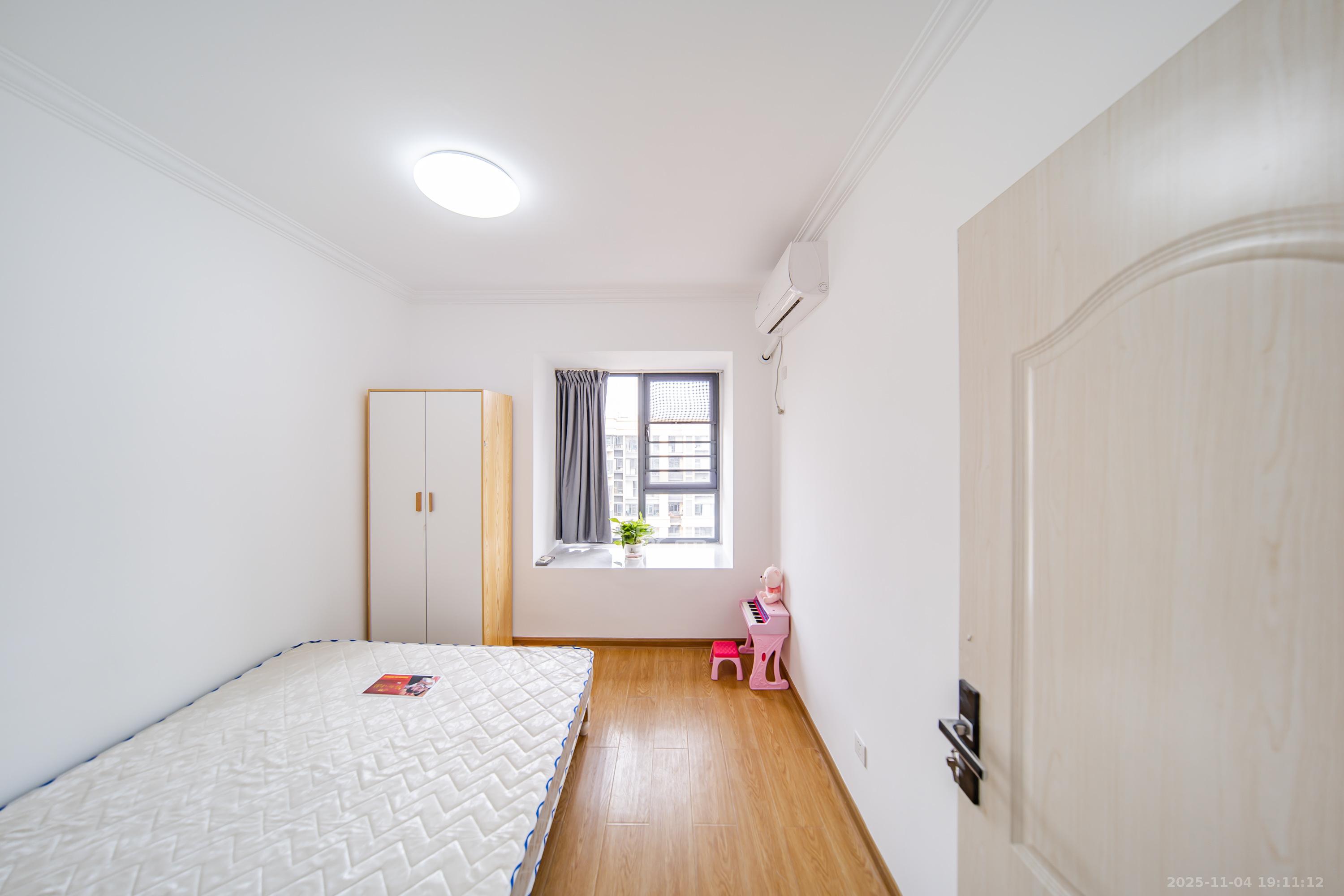 天健城  4室2厅2卫    210.0万卧室