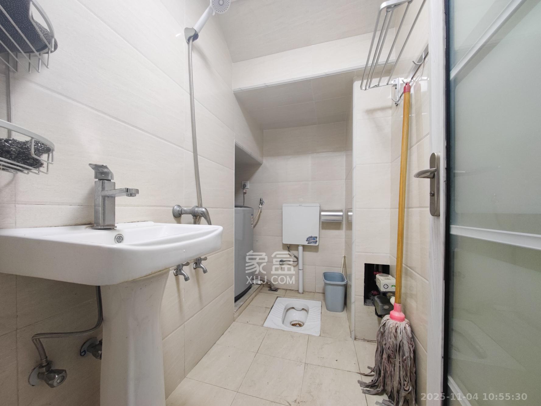 地泰御和苑 3室2厅2卫 85.0万 地泰御和苑 3室2厅2卫 85.0万卫生间