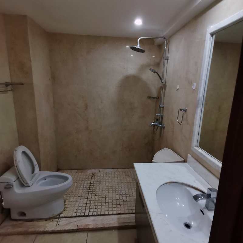 世贸雅苑  4室2厅2卫    190.0万客厅