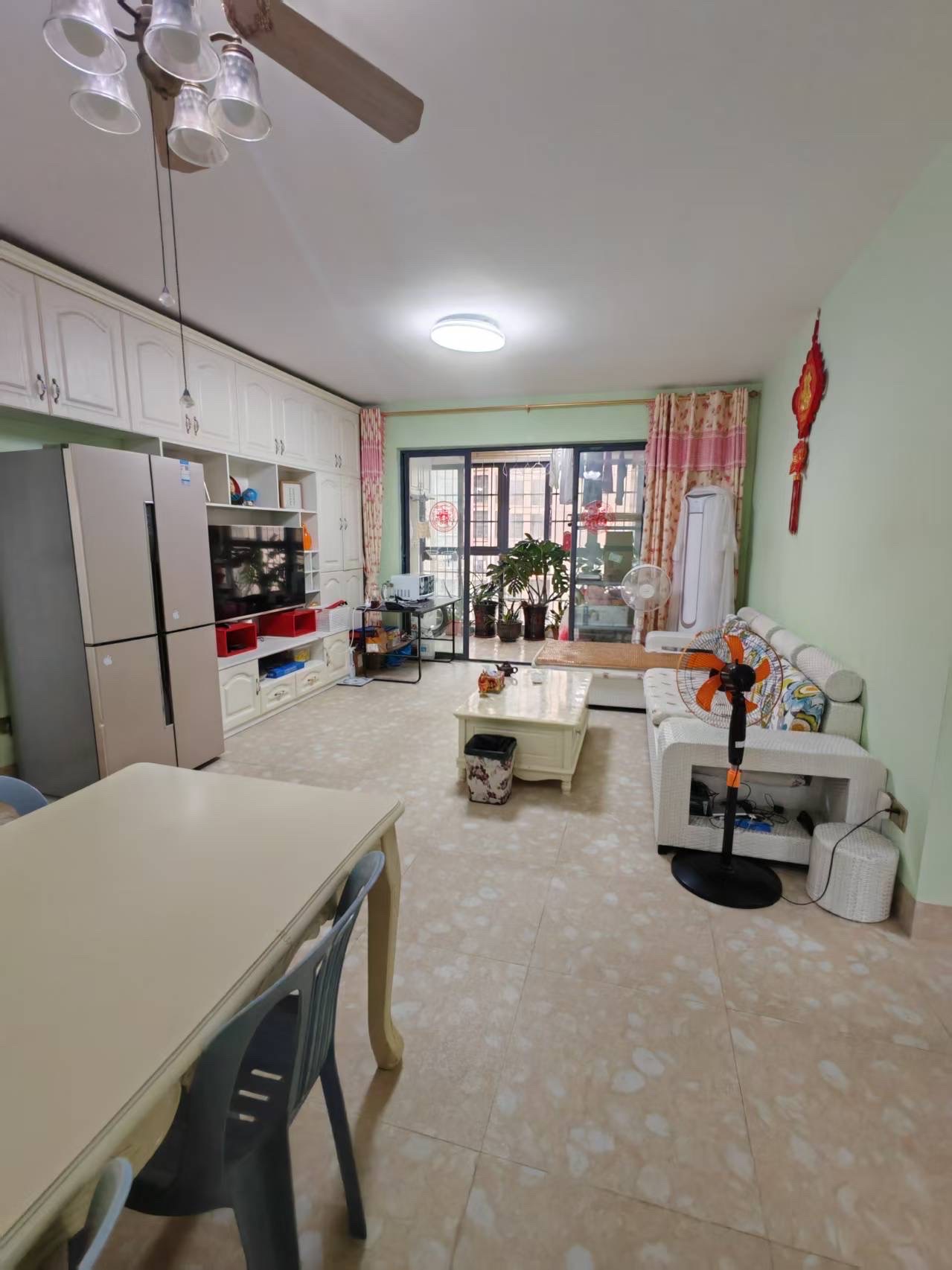 滨江花城  3室2厅1卫    118.0万客厅