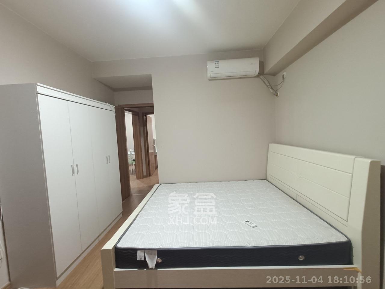 麓谷小镇  3室1厅2卫    2300.0元/月室内图