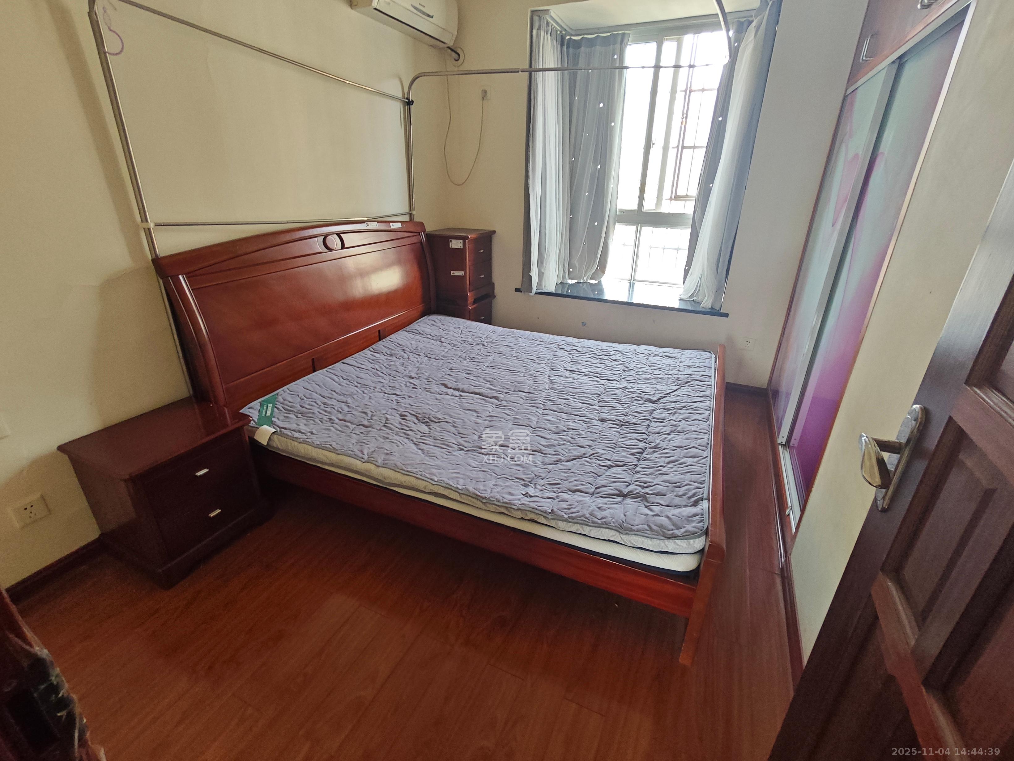 黎郡新宇康景园  3室2厅2卫    2400.0元/月室内图