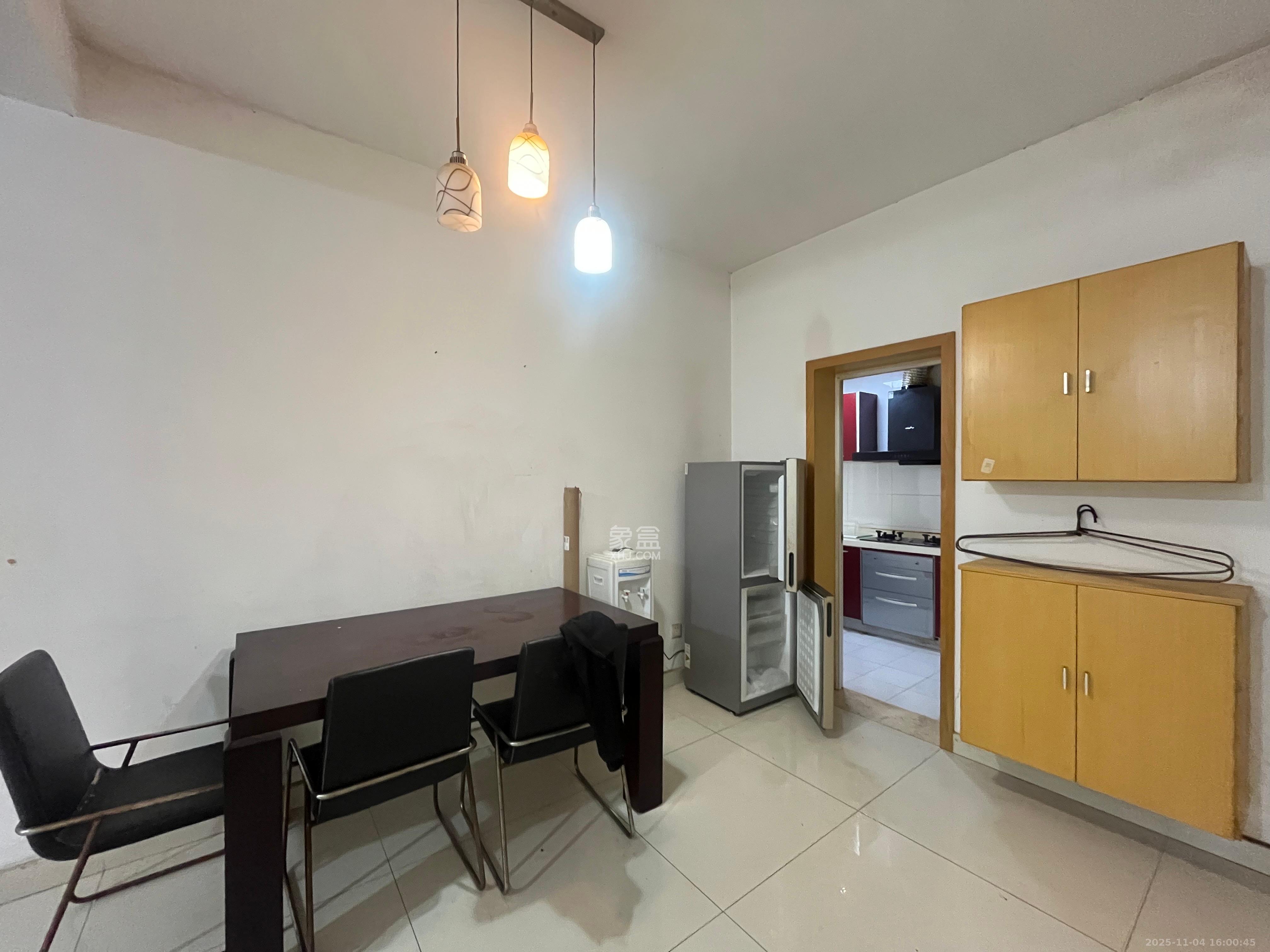 星城国际  3室2厅2卫    1500.0元/月室内图