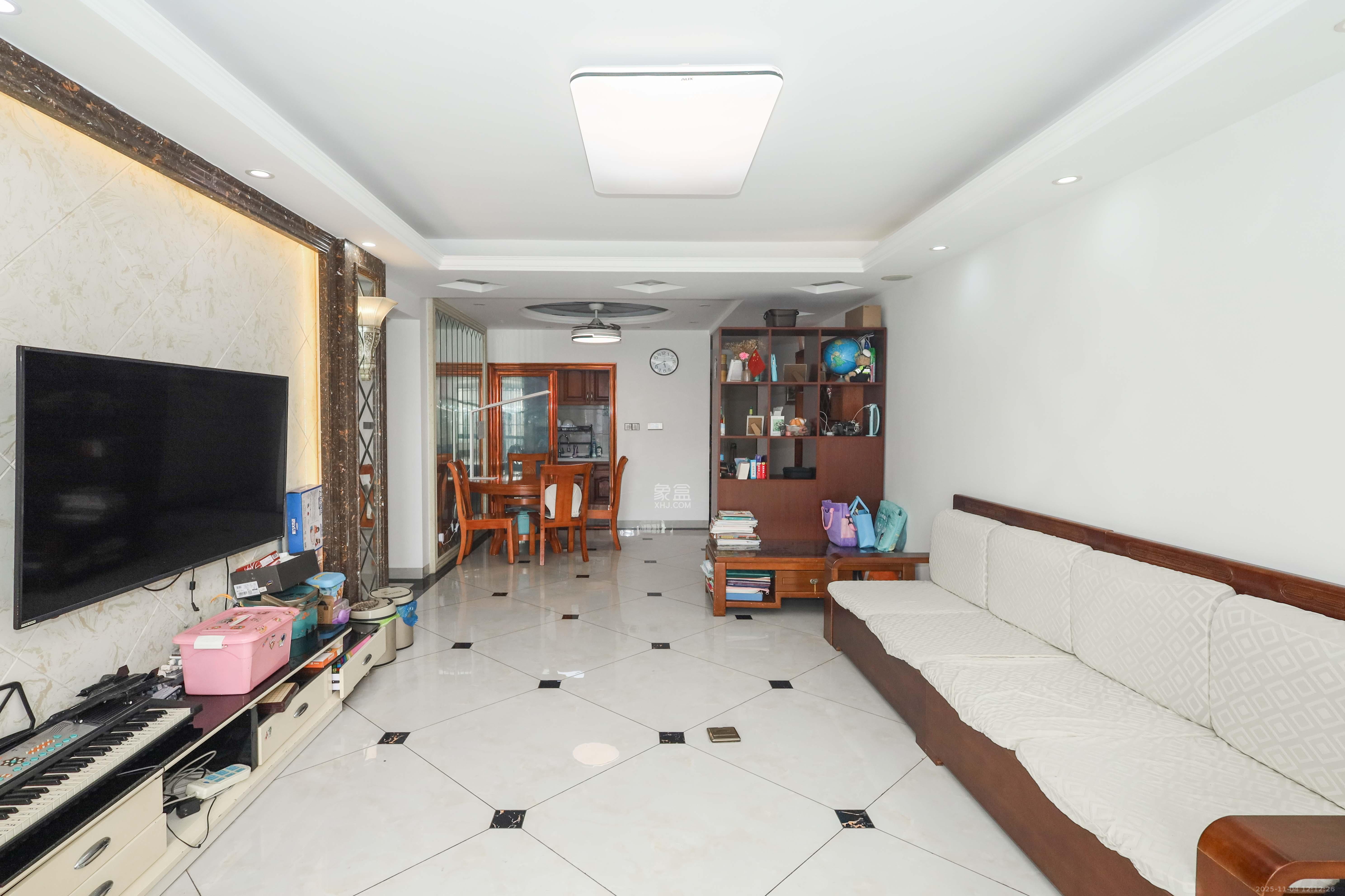 保利麓谷林语C区  3室2厅1卫    89.0万客厅