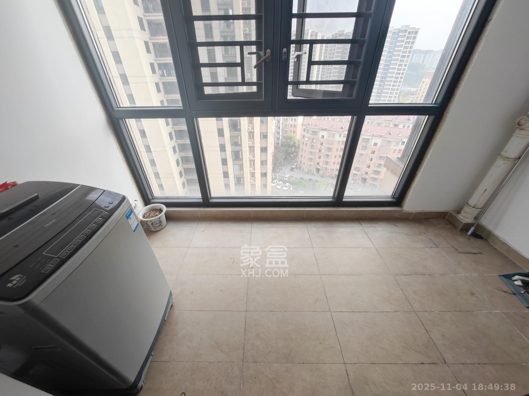 中海珑悦府 4室2厅2卫 120.0万 中海珑悦府 4室2厅2卫 120.0万阳台