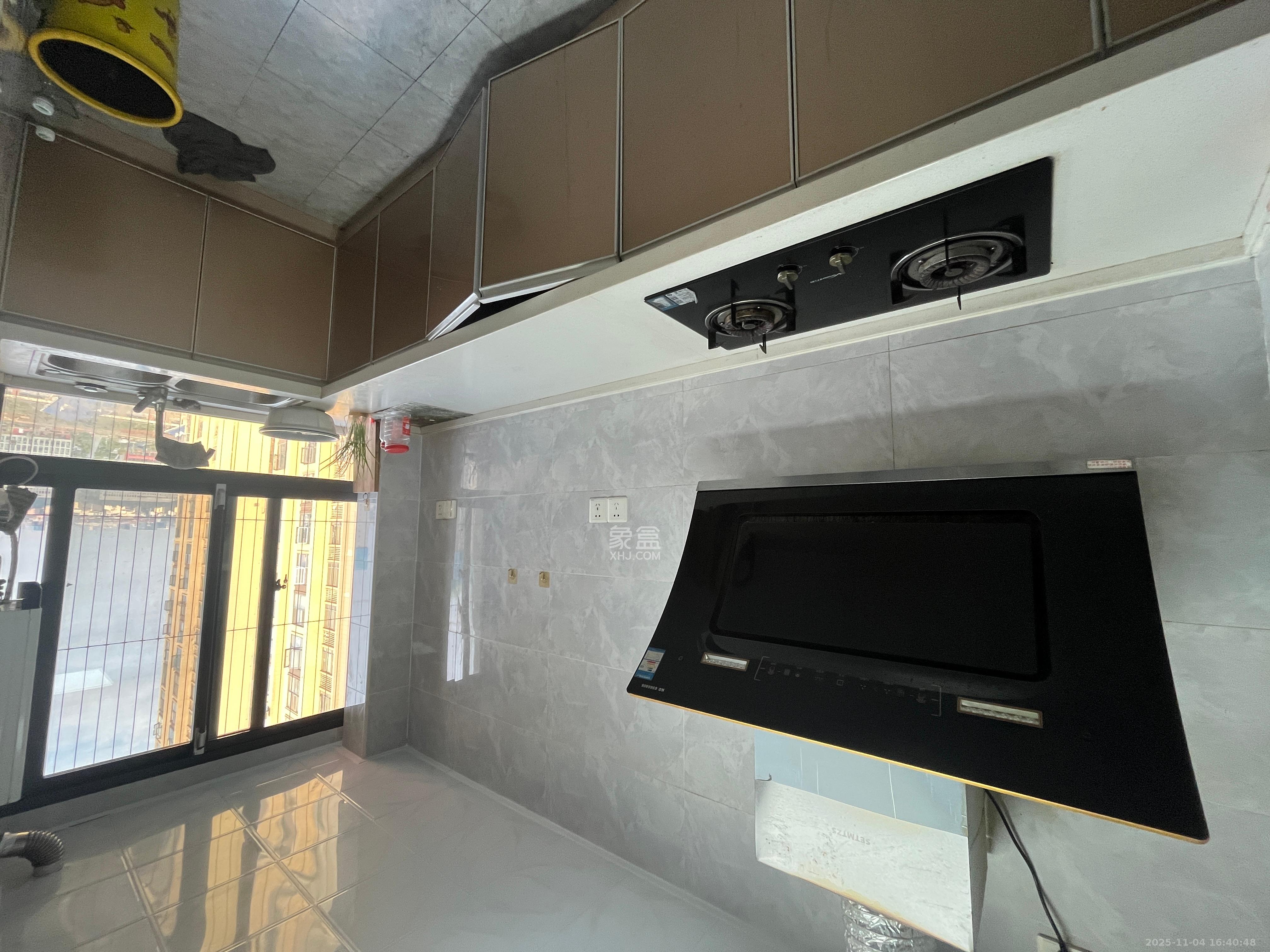 中交中央公园D4区  2室2厅1卫    2400.0元/月室内图