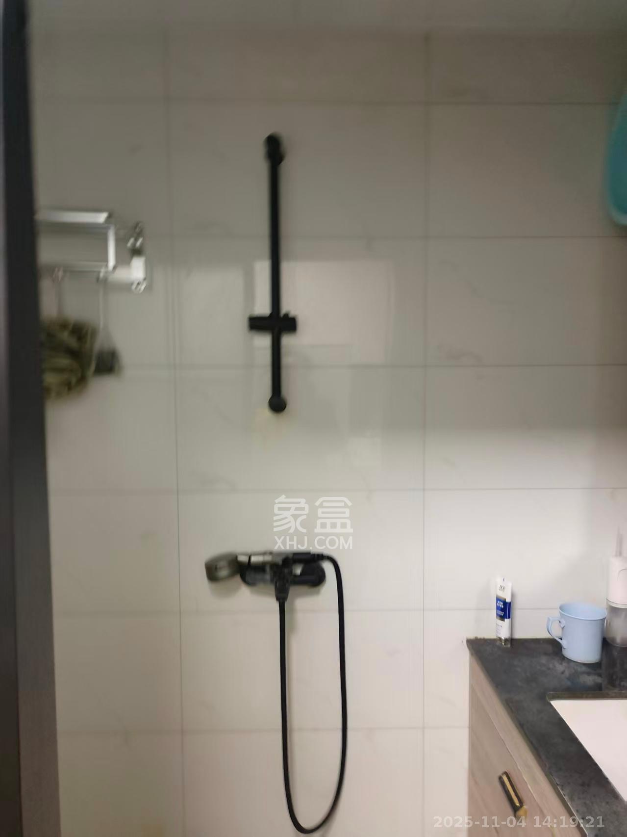 保利香槟国际  1室1厅1卫    1300.0元/月室内图