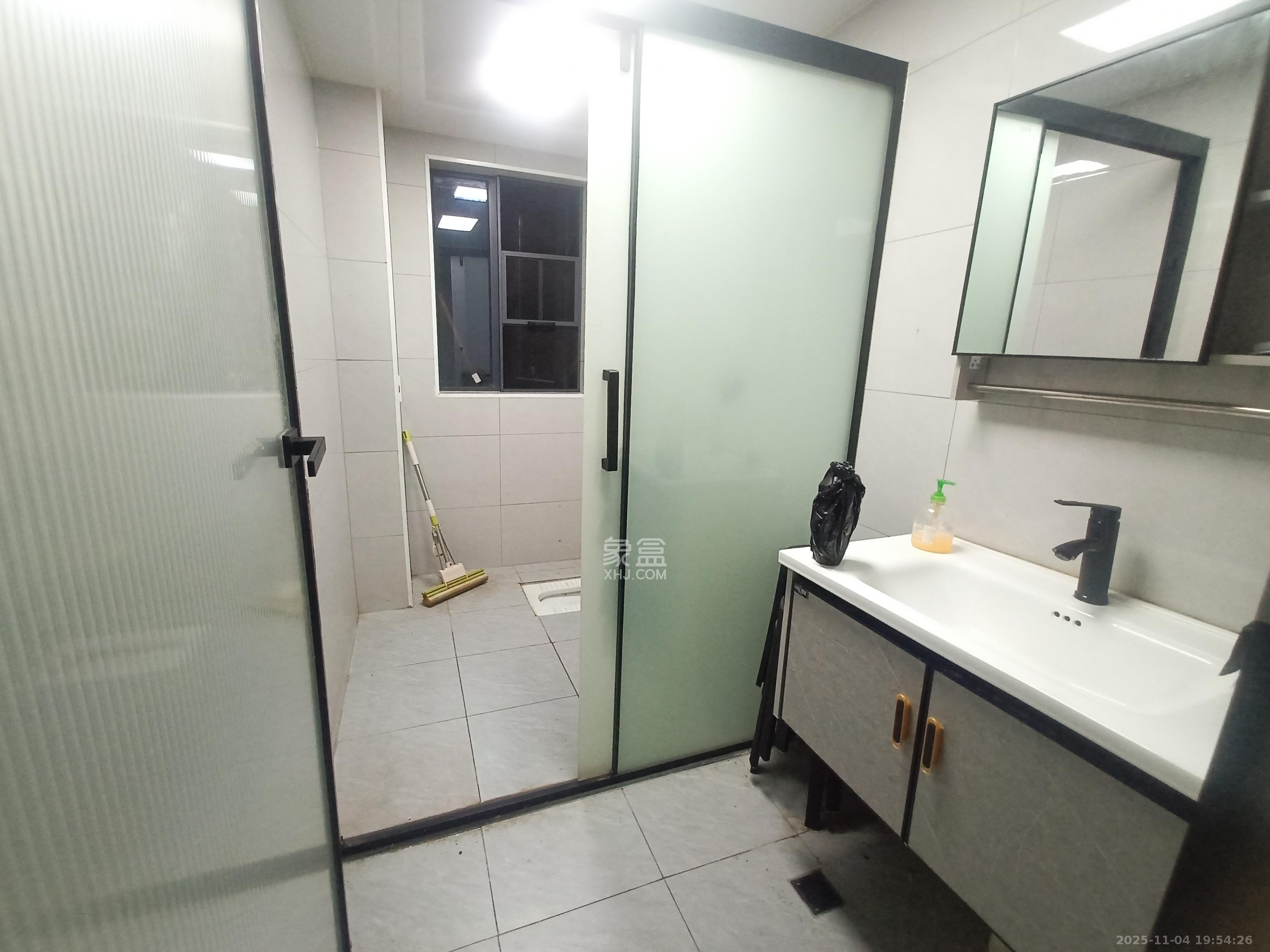 惟智园安置小区  4室2厅2卫    2400.0元/月室内图