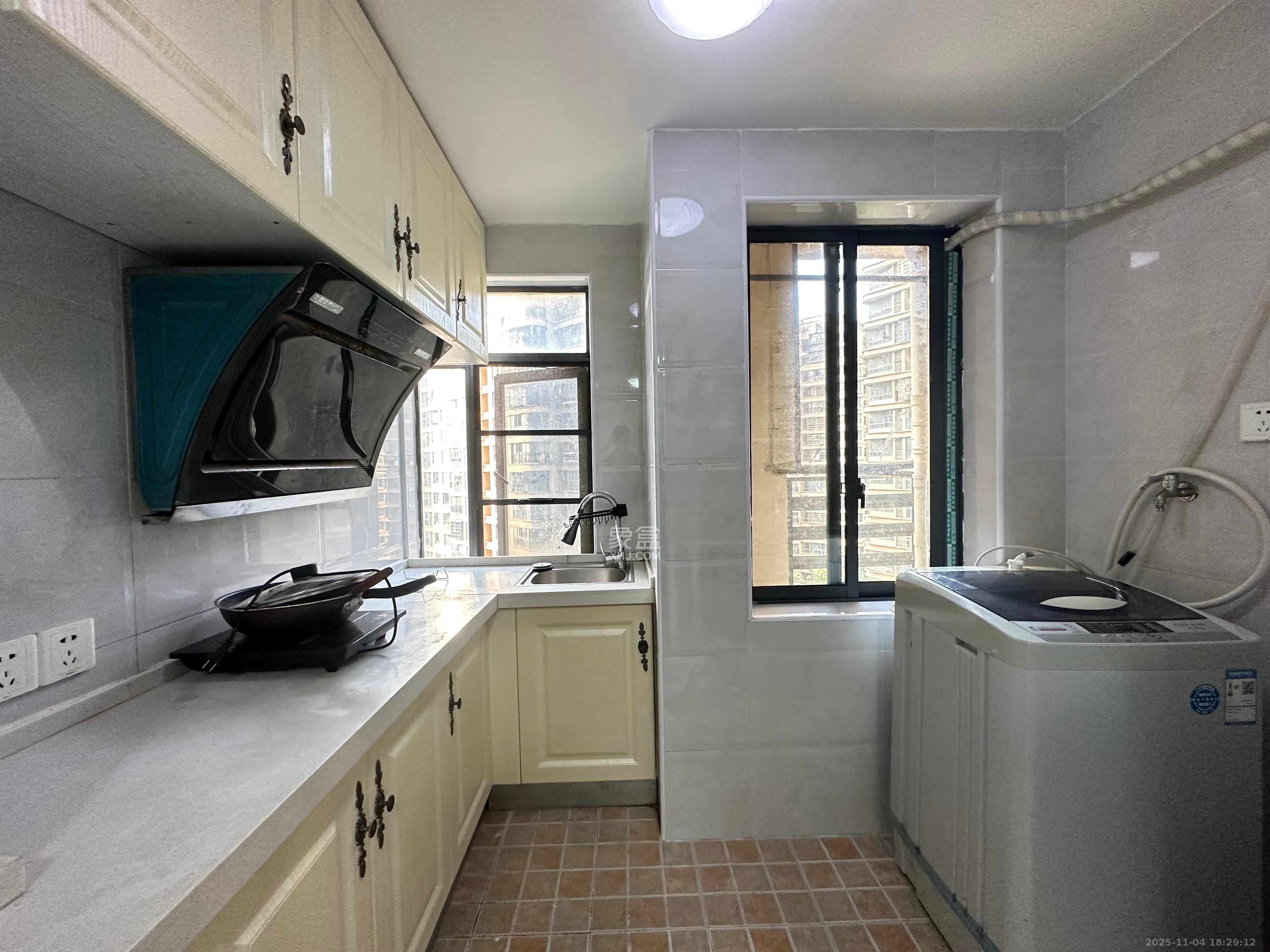 保利麓谷林语I区  1室1厅1卫    1100.0元/月室内图