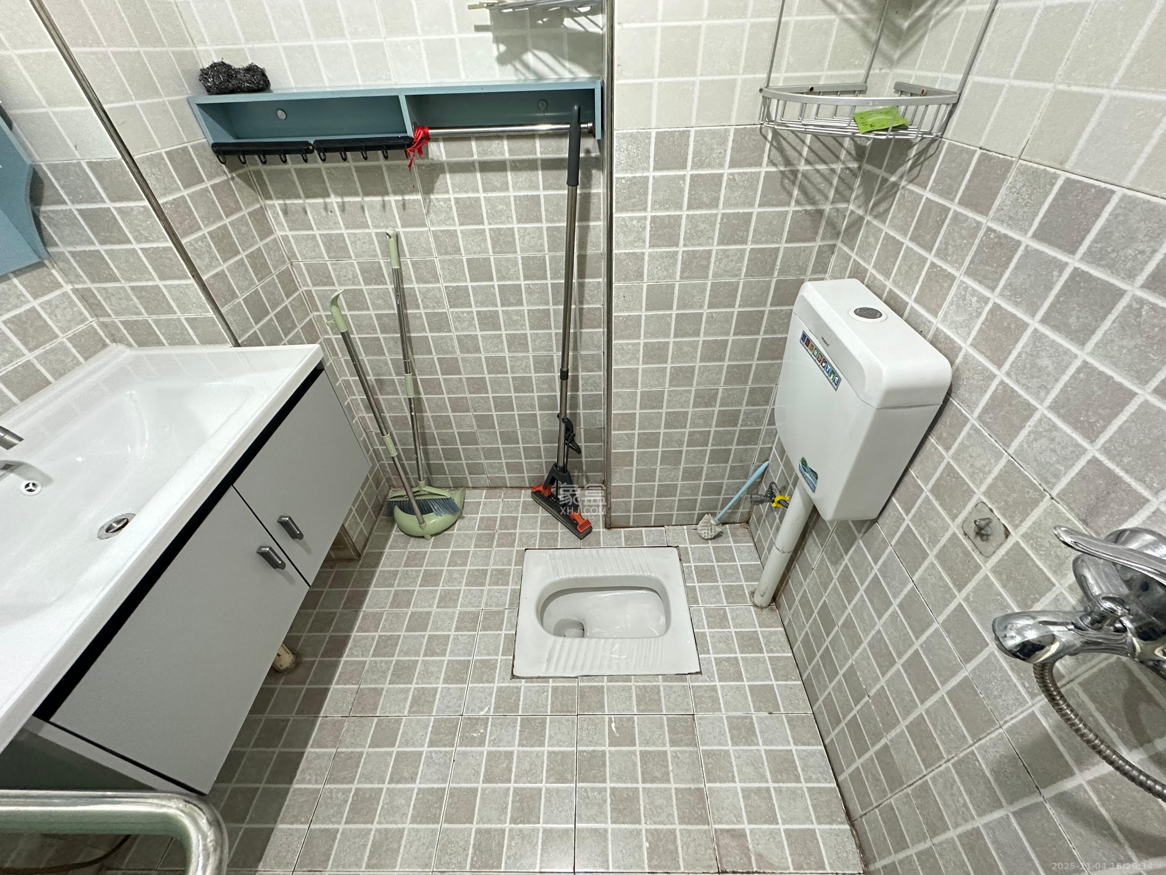 保利麓谷林语I区  1室1厅1卫    1100.0元/月室内图