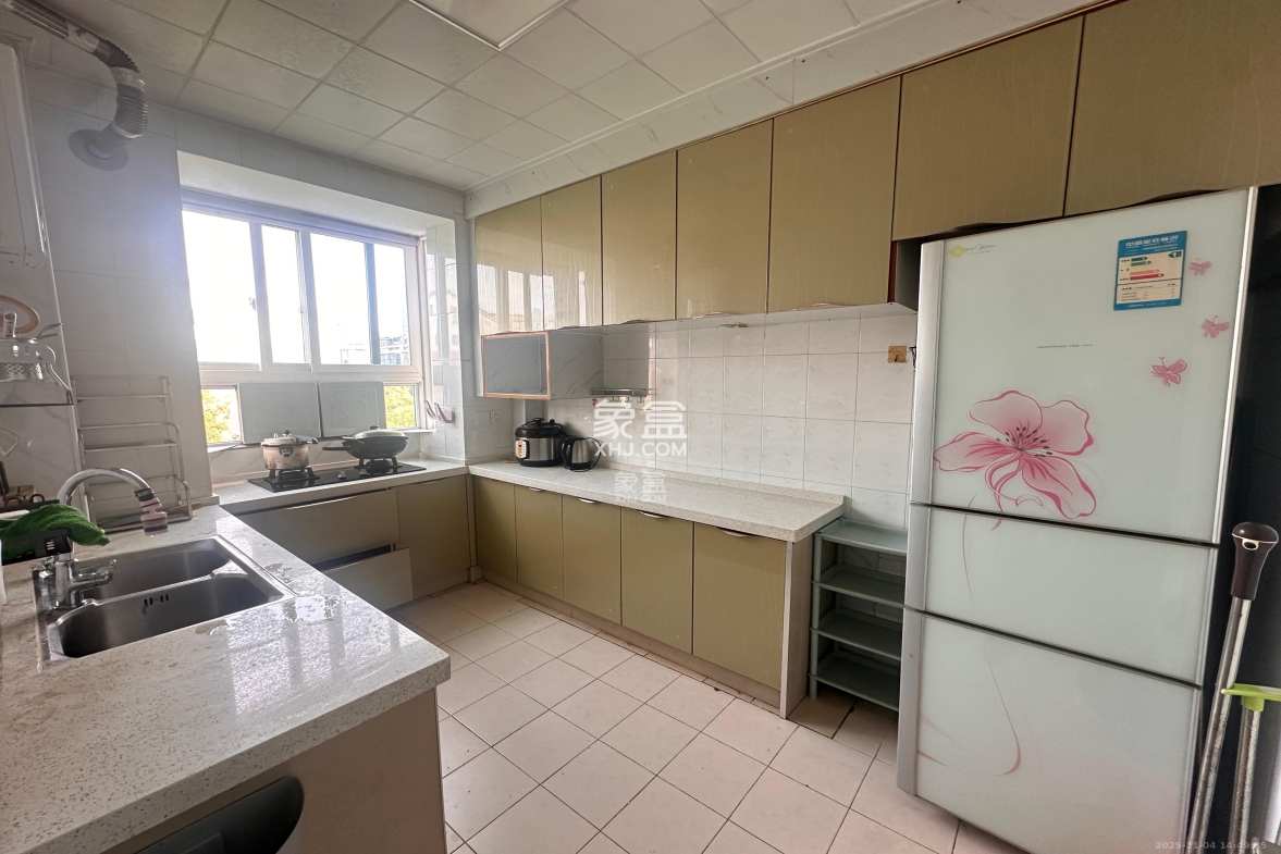 荷花园小区(安置房小区) 3室2厅1卫 2200.0元/月 荷花园小区(安置房小区) 3室2厅1卫 2200.0元/月室内图