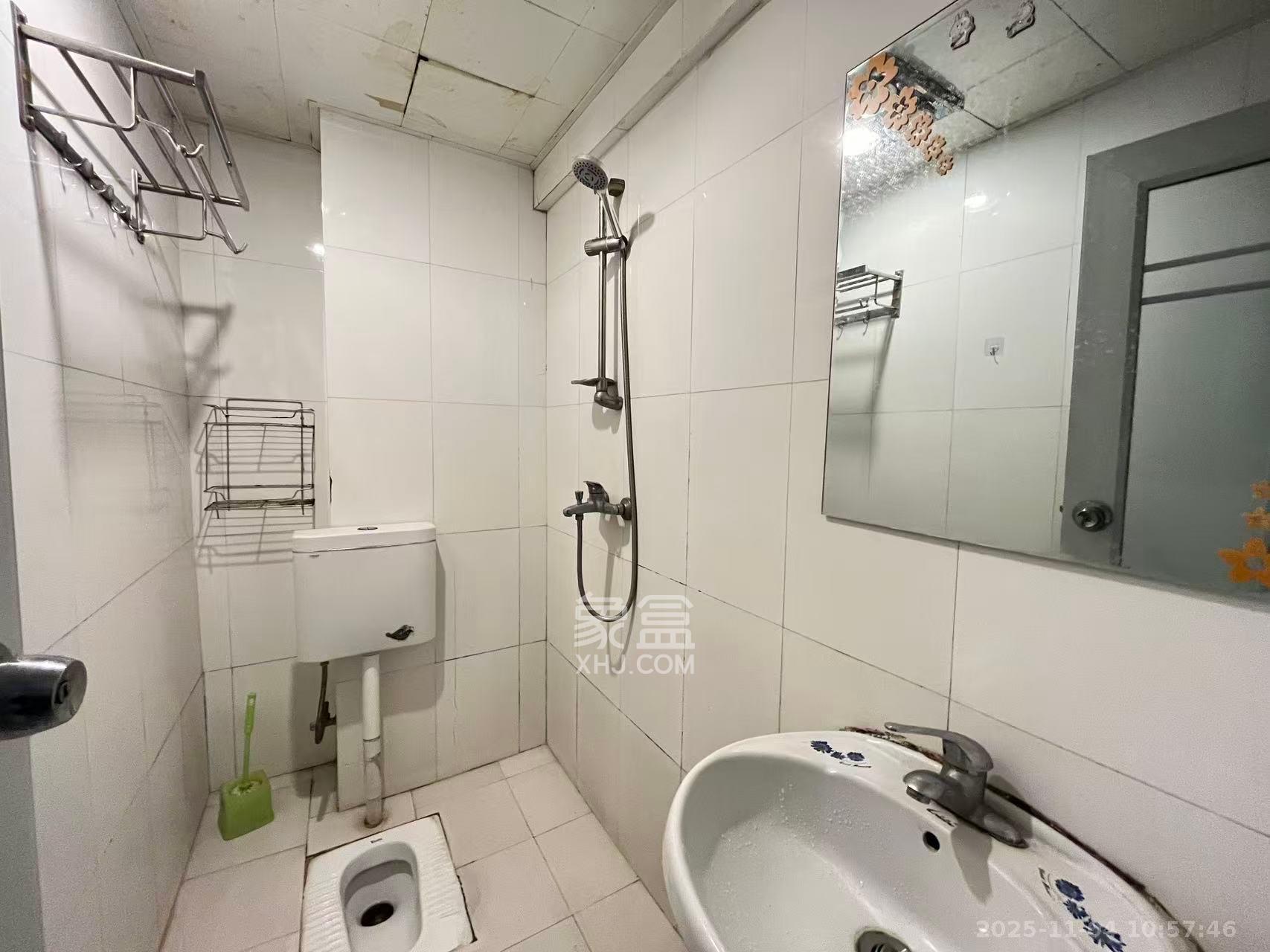 谋房博客(博客天街) 1室1厅1卫 1500.0元/月 谋房博客(博客天街) 1室1厅1卫 1500.0元/月室内图