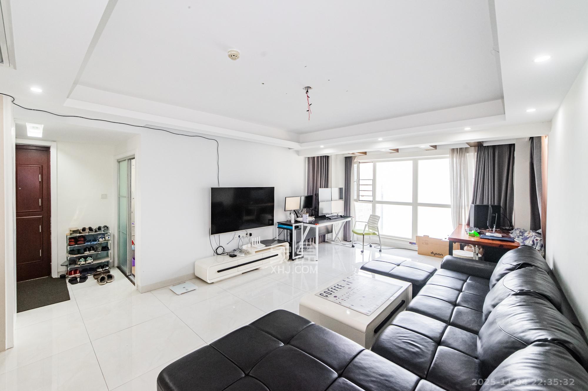 北辰三角洲D2区  4室2厅1卫    185.0万客厅