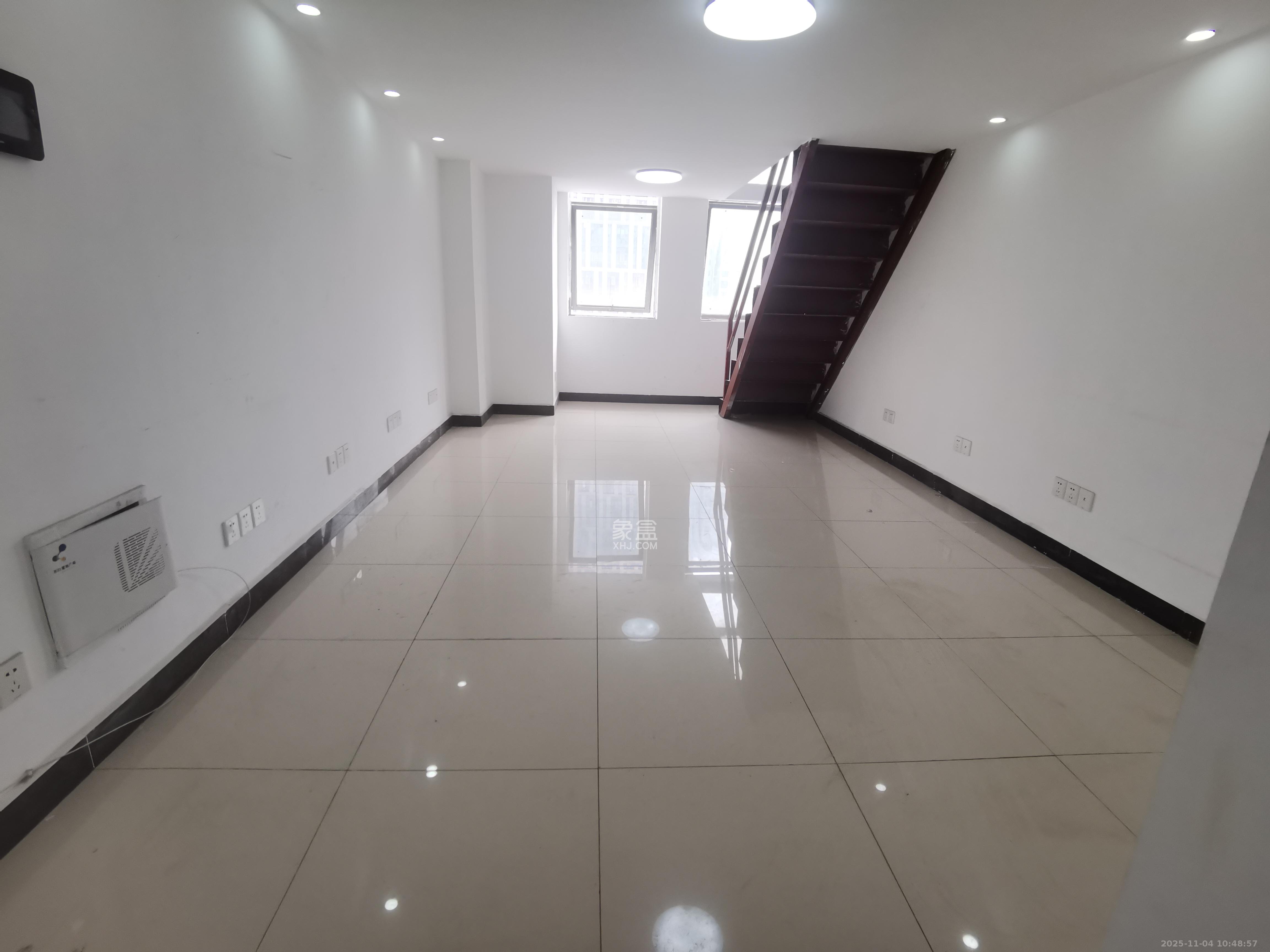 华润置地广场二期  1室0厅0卫    1500.0元/月