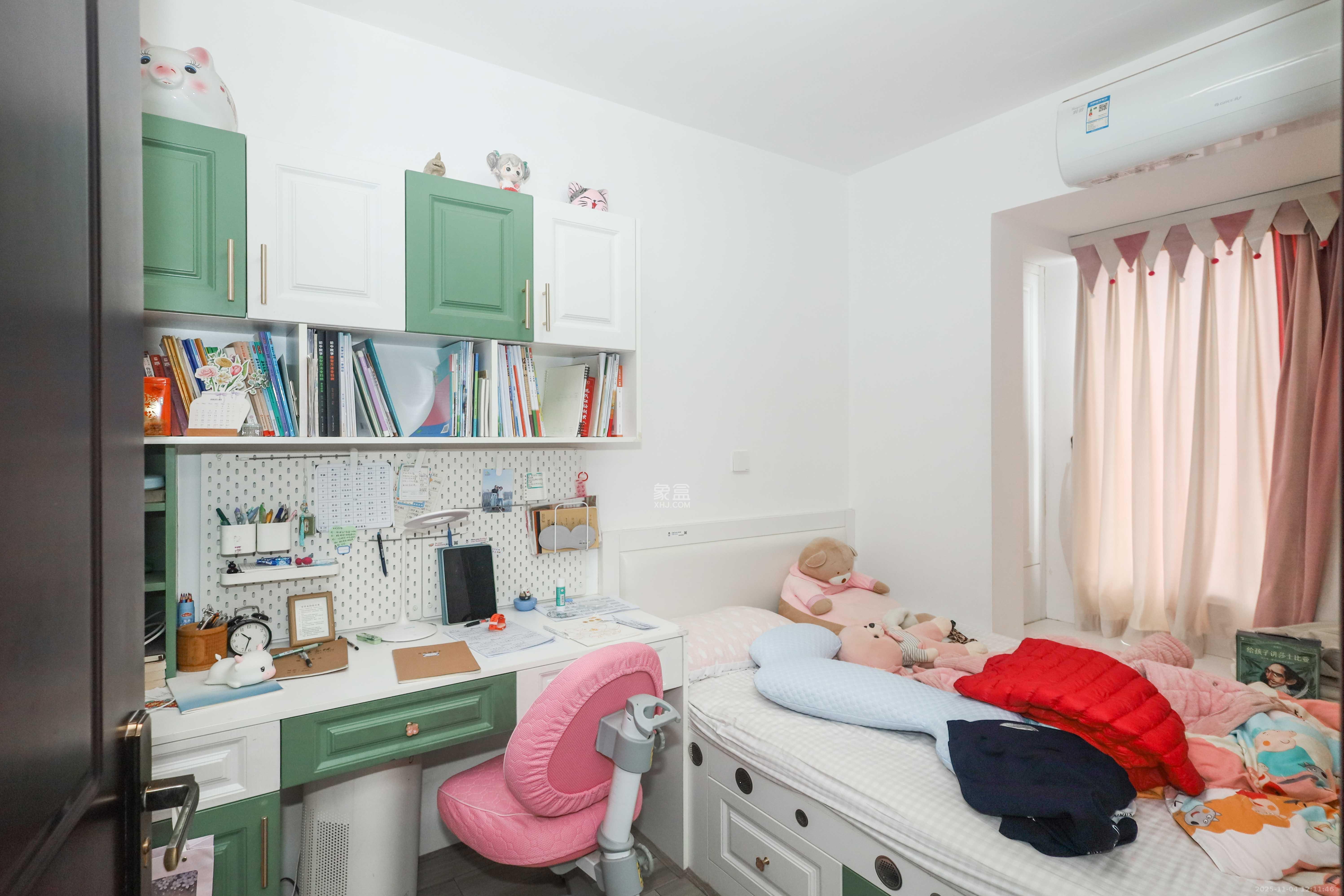 中国铁建梅溪青秀三期  4室2厅2卫    225.0万卧室