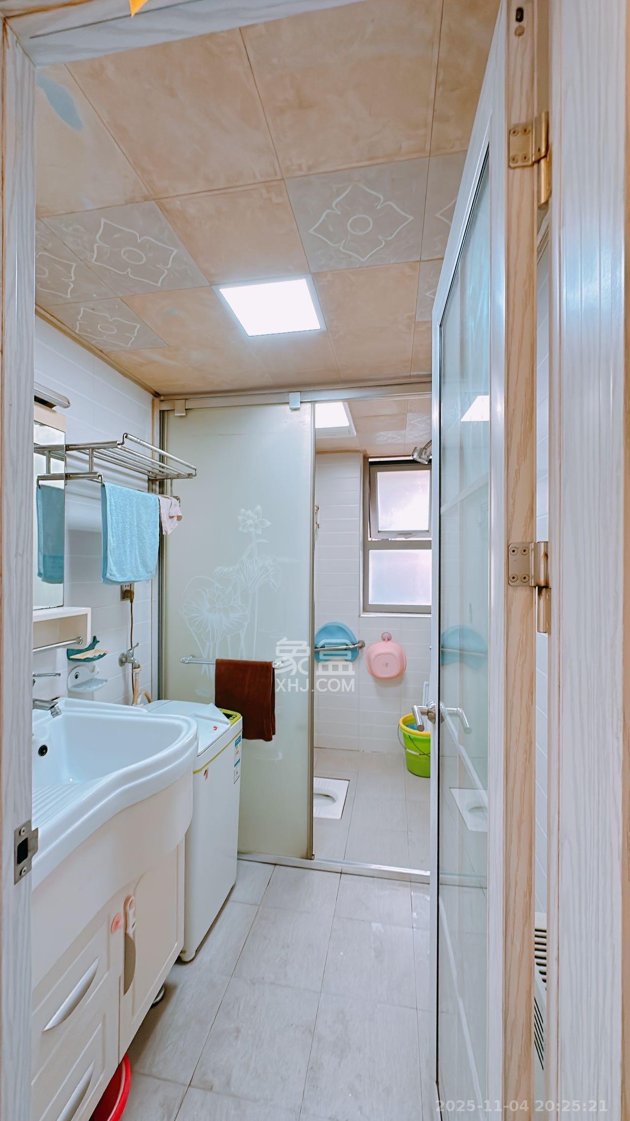 怡海星城  3室2厅2卫    2200.0元/月室内图