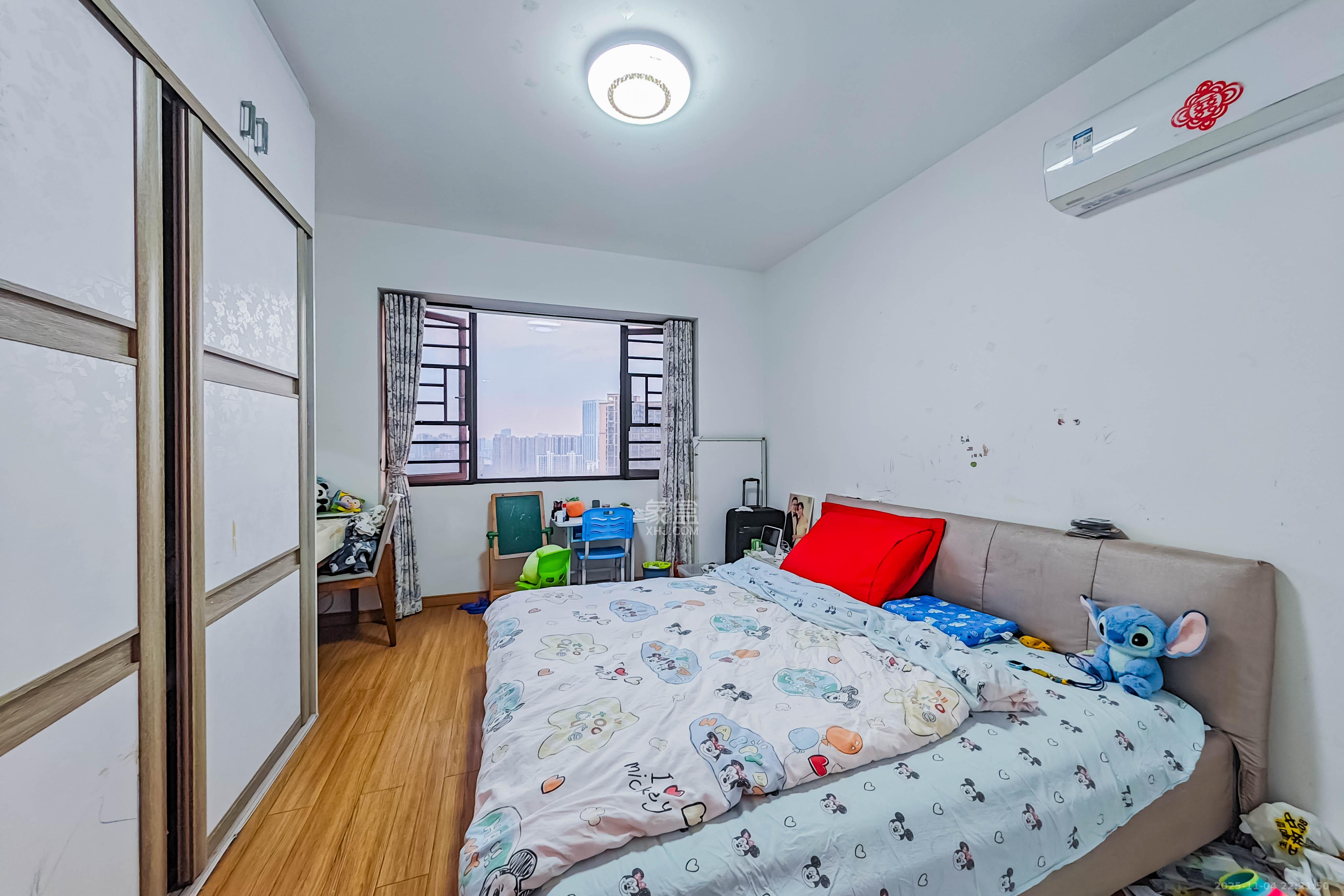 旭辉国际广场（永升商业广场）  4室2厅2卫    165.0万卧室