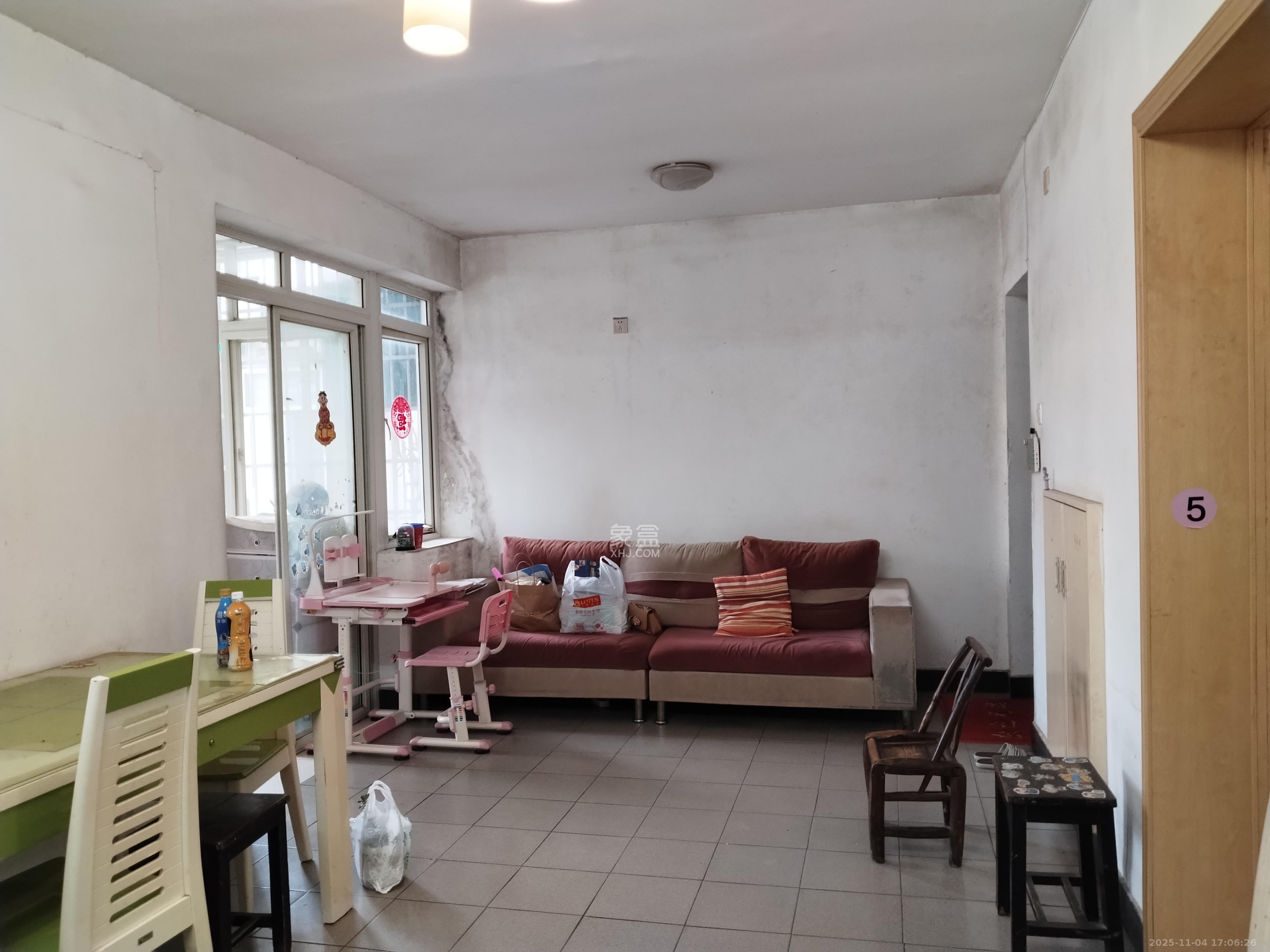 便河边社区  3室2厅1卫    2100.0元/月