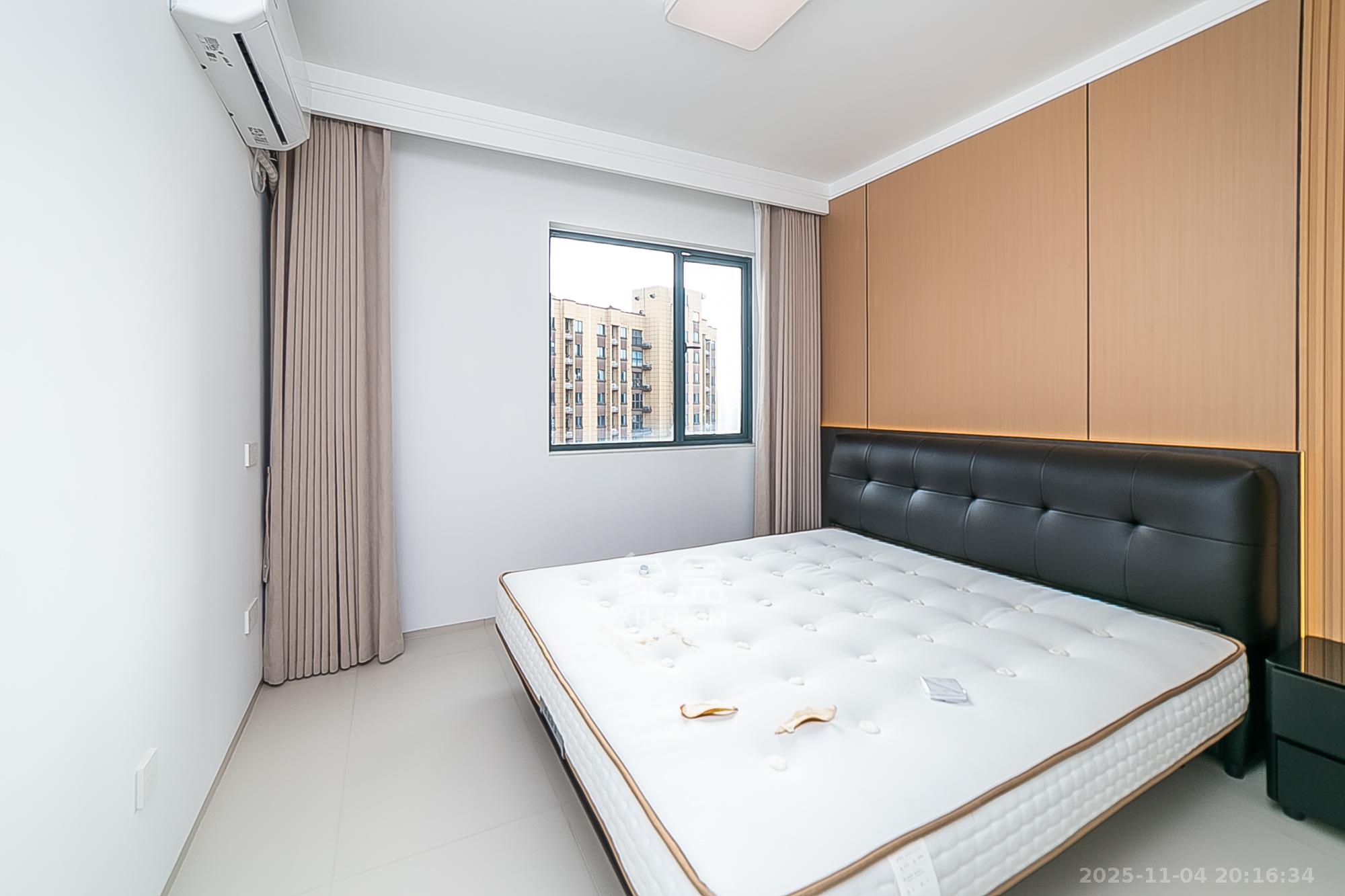 荣盛花语书苑  3室2厅1卫    150.0万卧室