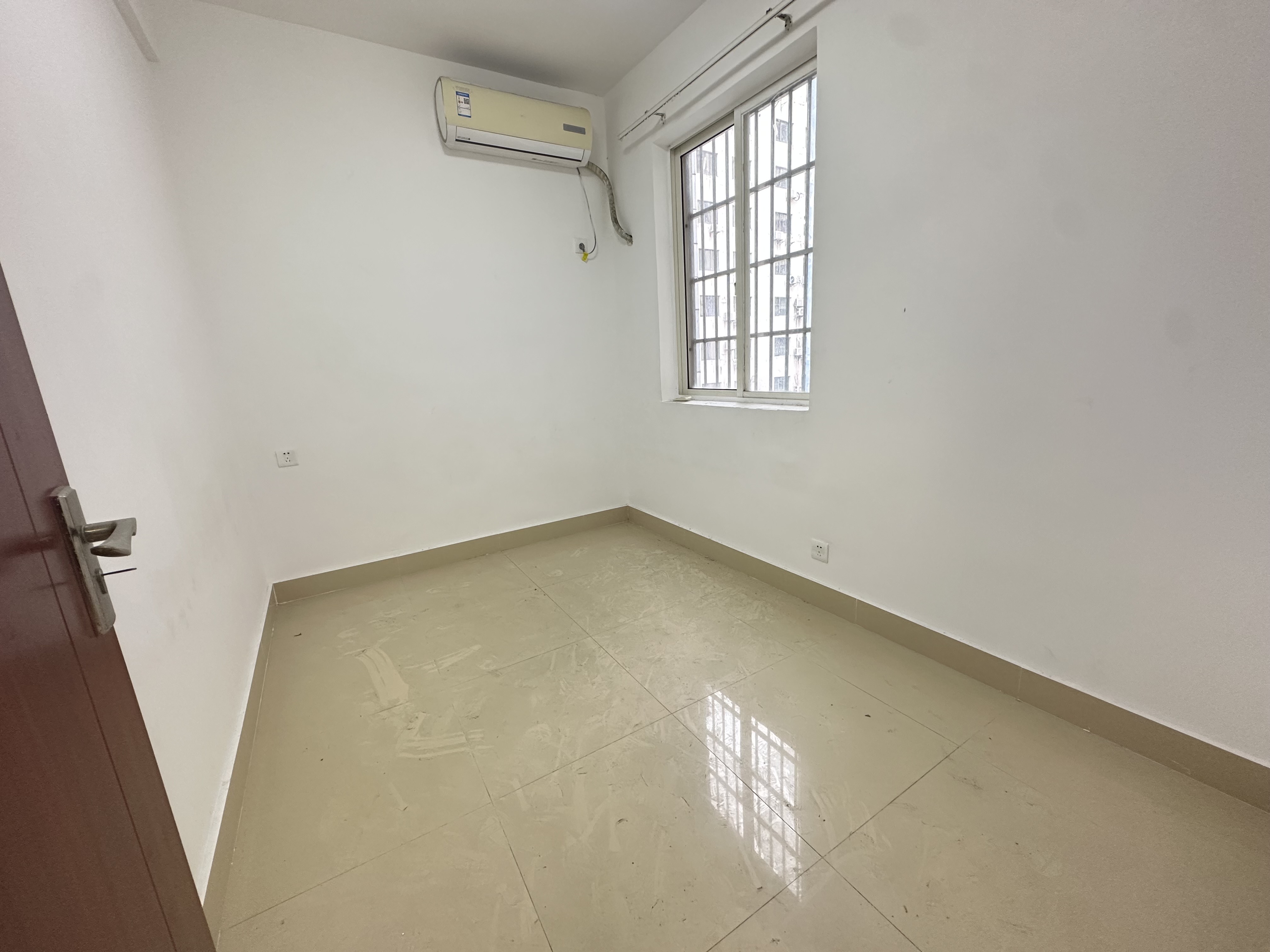 昌茂清华园 2室2厅1卫 99.0万 昌茂清华园 2室2厅1卫 99.0万客厅