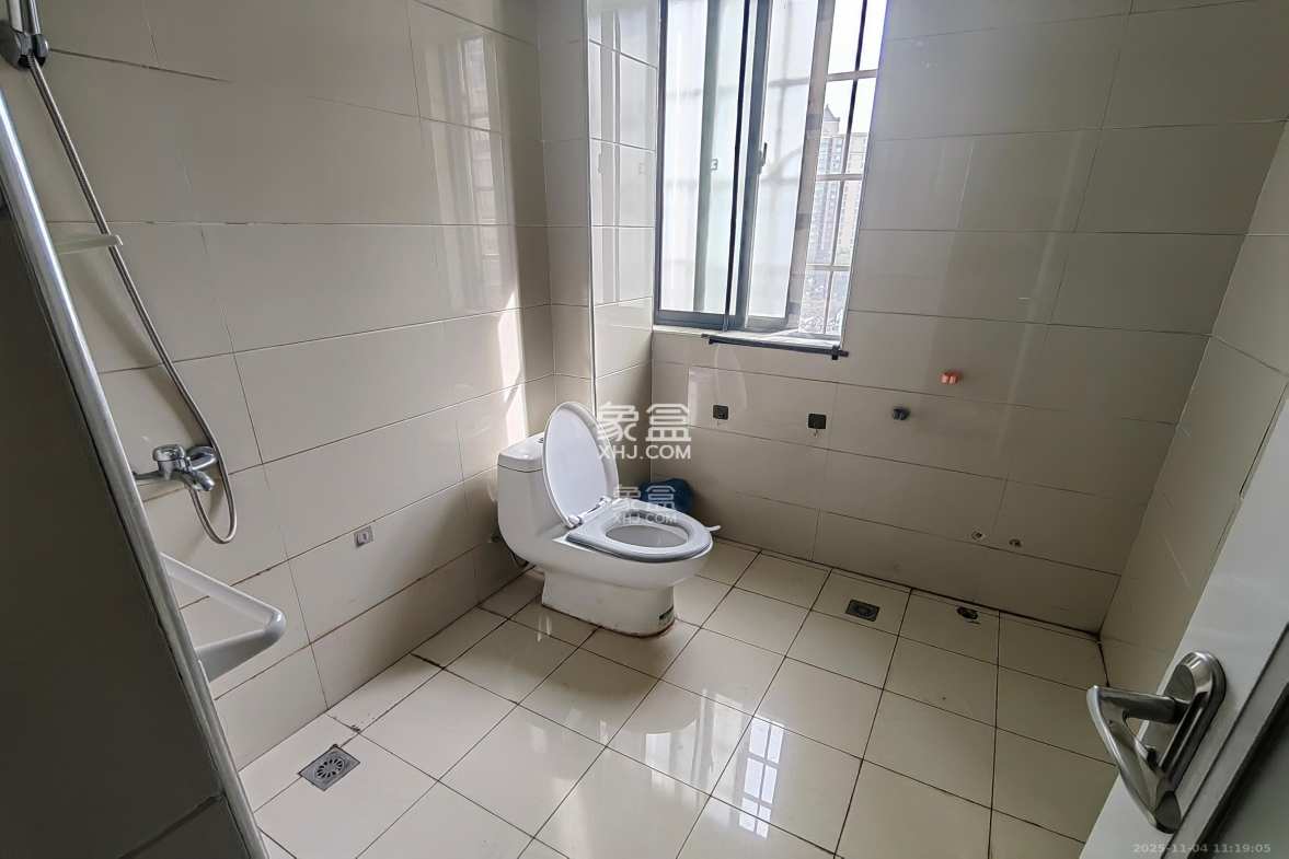 世纪桃花苑 2室2厅1卫 1700.0元/月 世纪桃花苑 2室2厅1卫 1700.0元/月室内图