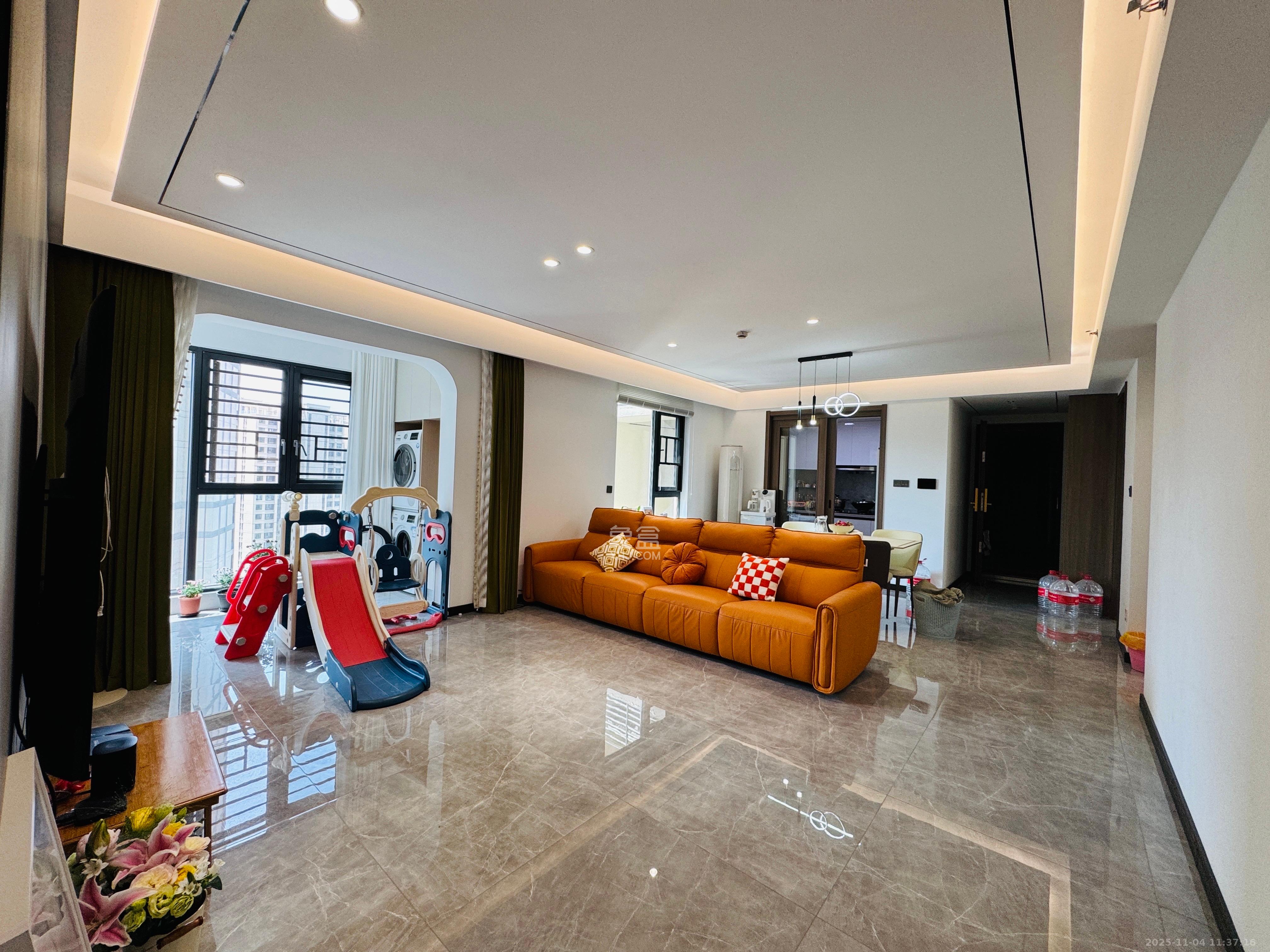 卓越中寰 4室2厅2卫 6500.0元/月 卓越中寰 4室2厅2卫 6500.0元/月室内图