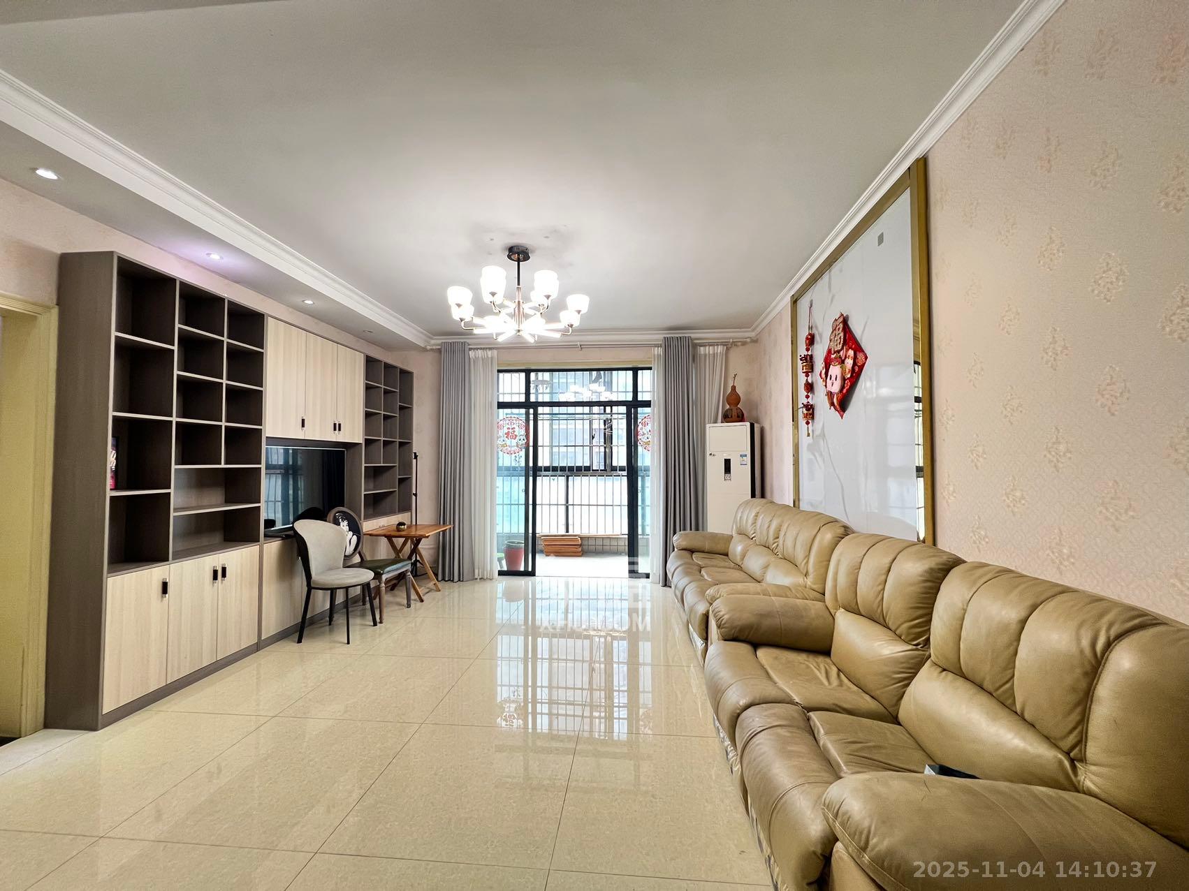 湘江世纪城咏江苑  3室2厅2卫    2400.0元/月