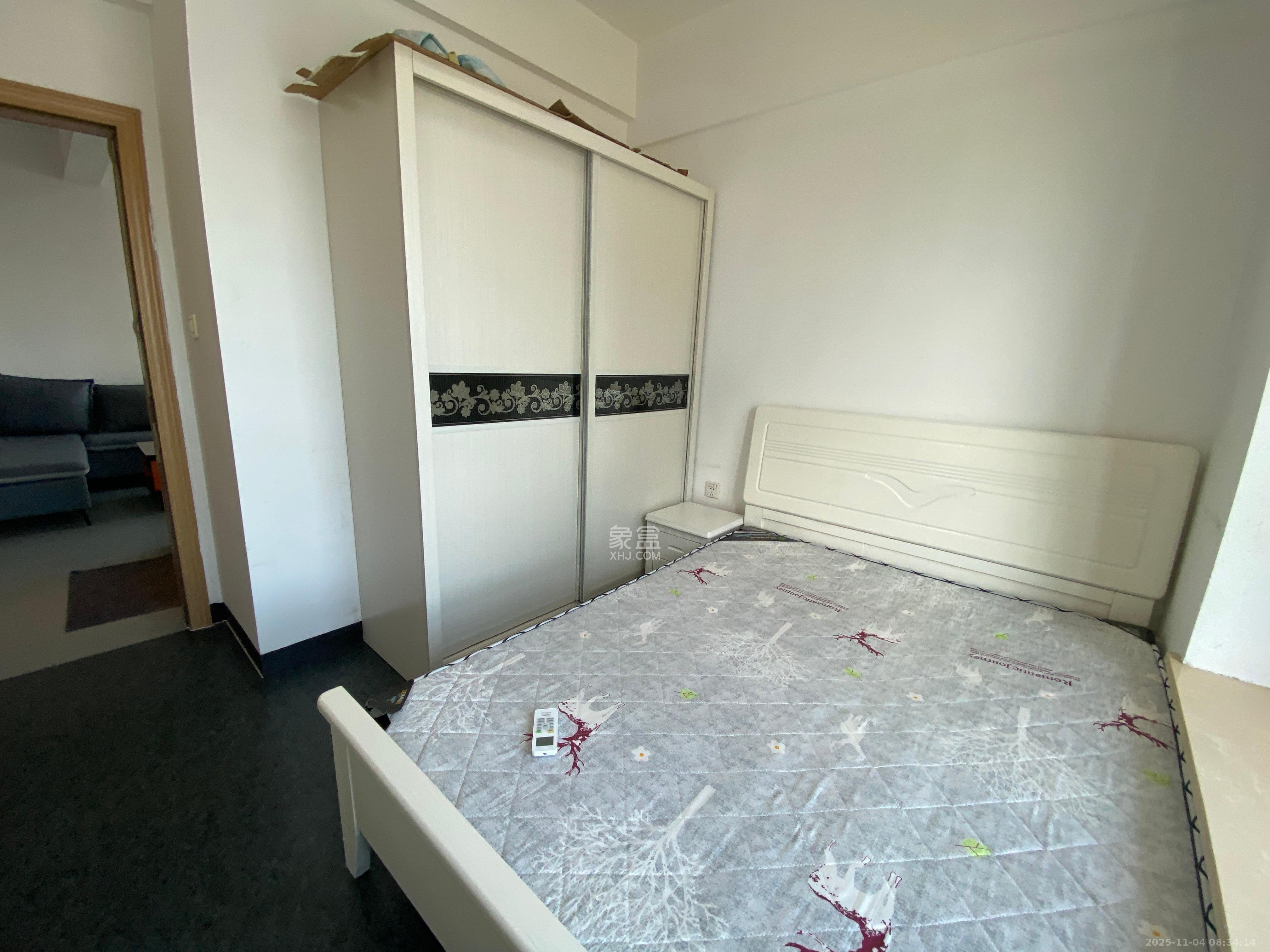 地华梅溪湖畔  2室2厅1卫    2000.0元/月室内图