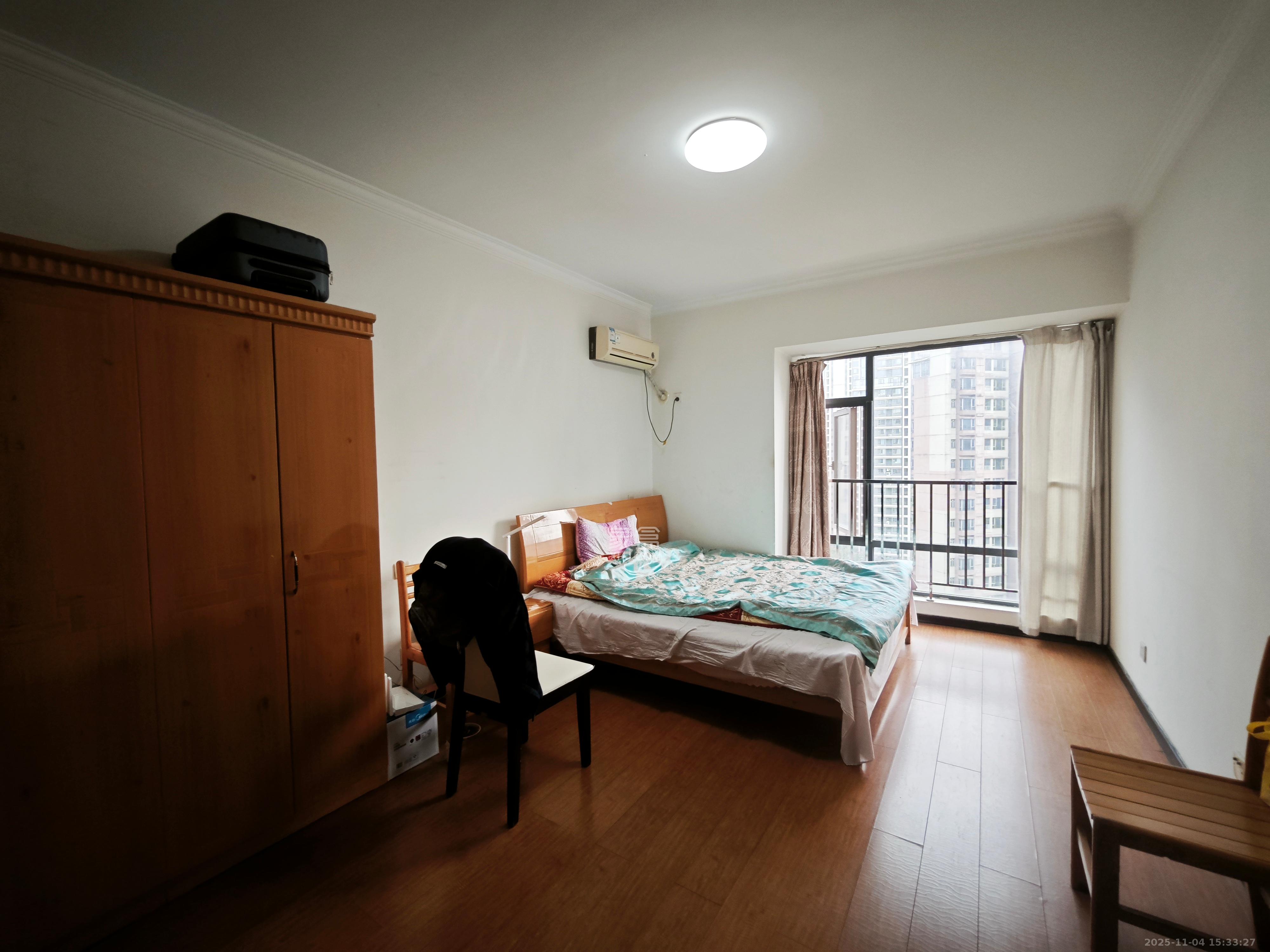 珠江花城二期扶水岸 3室2厅2卫 2500.0元/月 珠江花城二期扶水岸 3室2厅2卫 2500.0元/月室内图