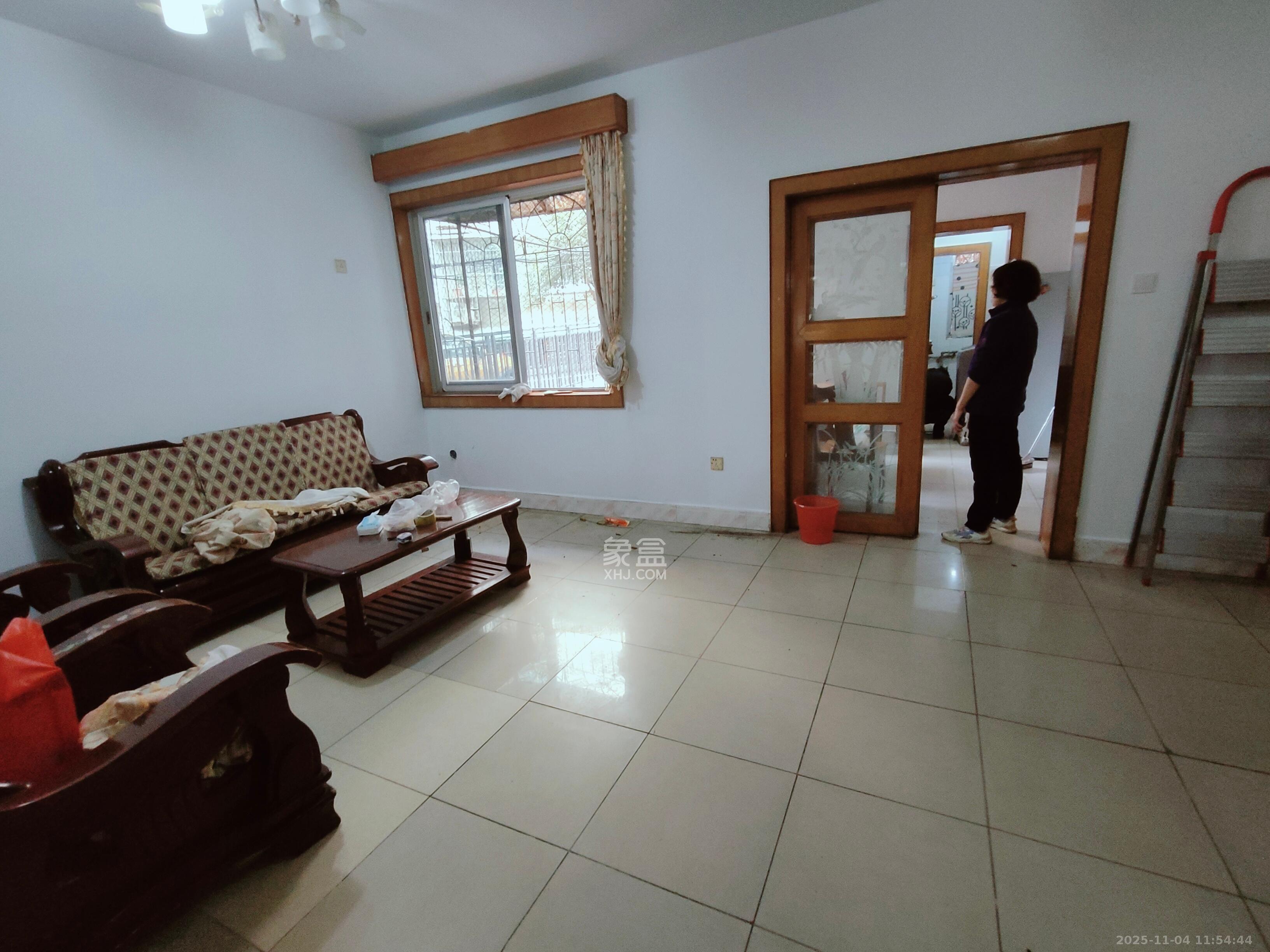 长沙理工大学侯家塘校区教职工宿舍  2室1厅1卫    1600.0元/月