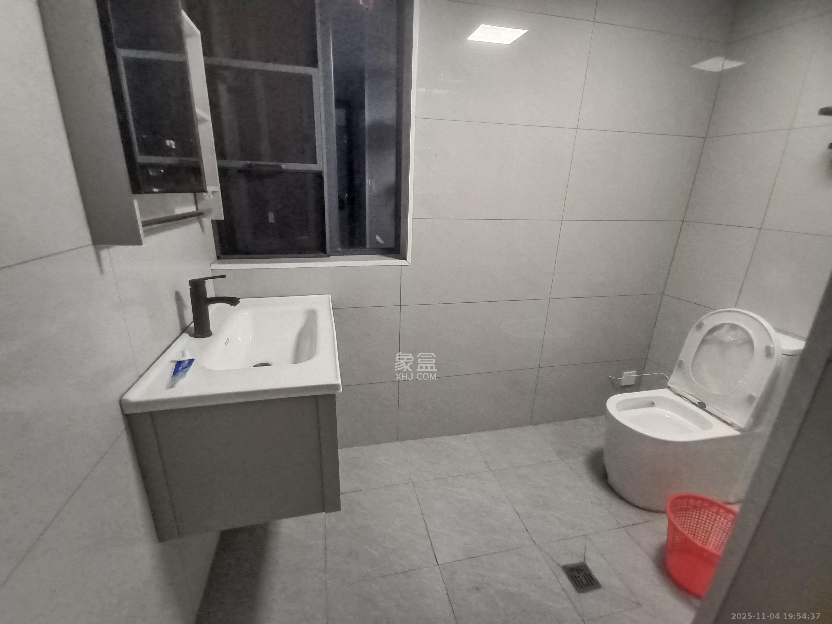 惟智园安置小区  4室2厅2卫    2400.0元/月室内图