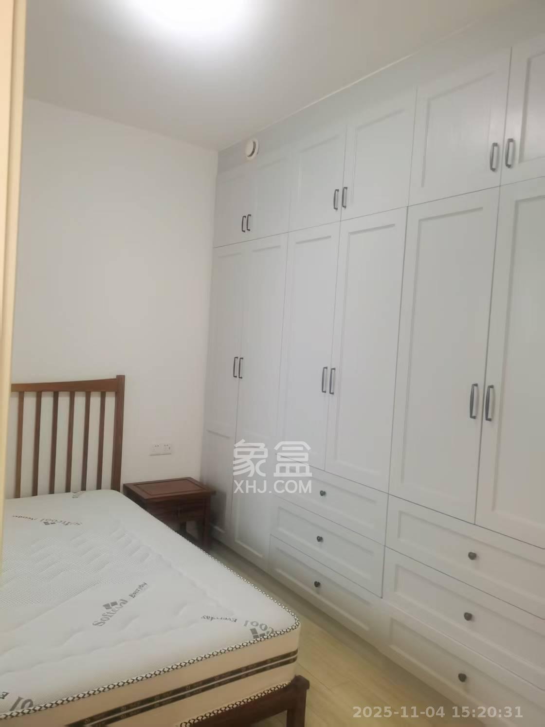 世茂外滩里（世茂铂翠湾三期）  3室2厅1卫    3800.0元/月室内图