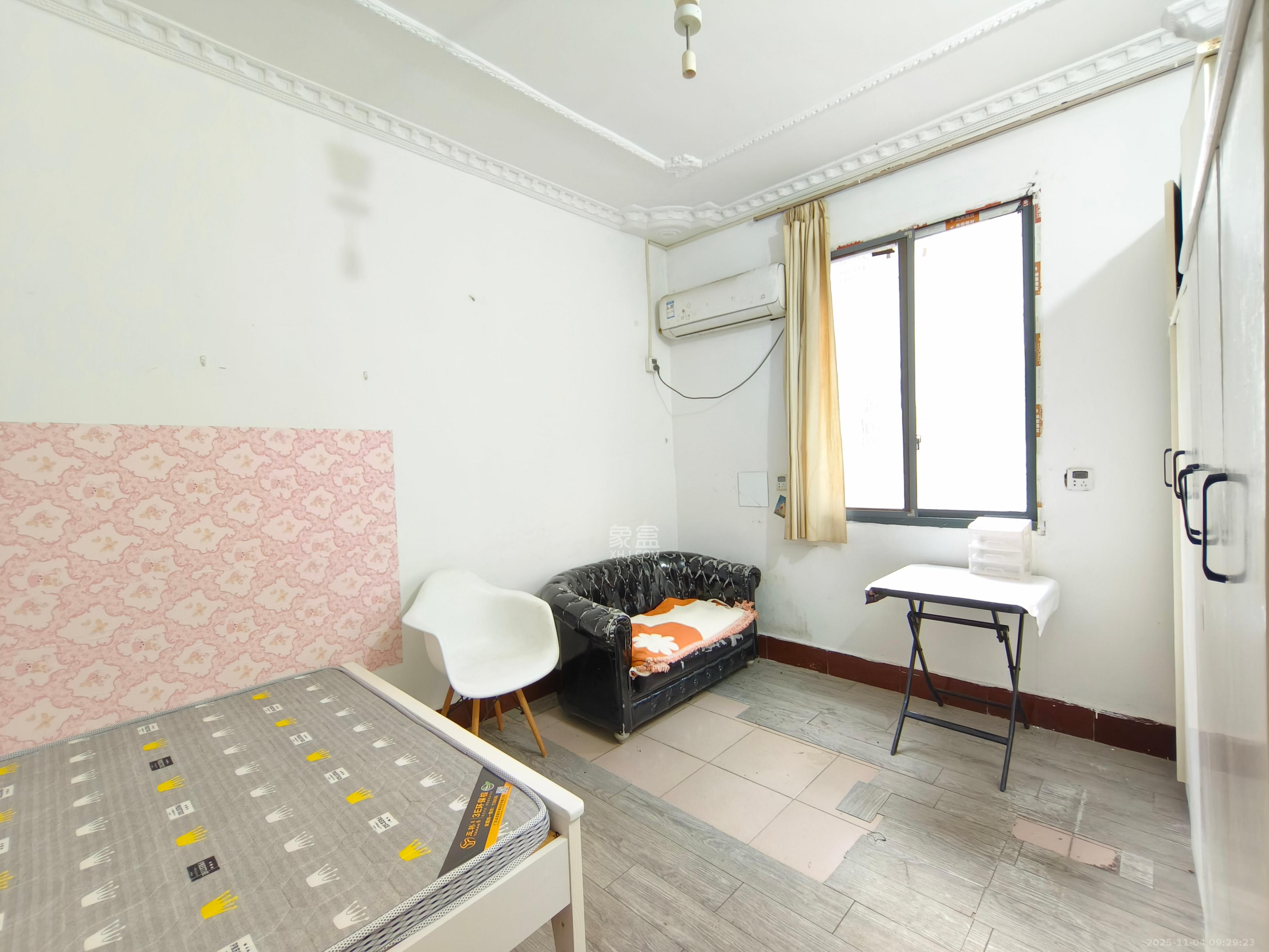 民主后街(西街)散盘 3室1厅1卫 1900.0元/月 民主后街(西街)散盘 3室1厅1卫 1900.0元/月室内图