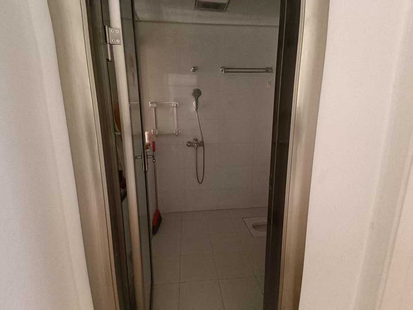 丽景天下一期  3室2厅2卫    2000.0元/月室内图