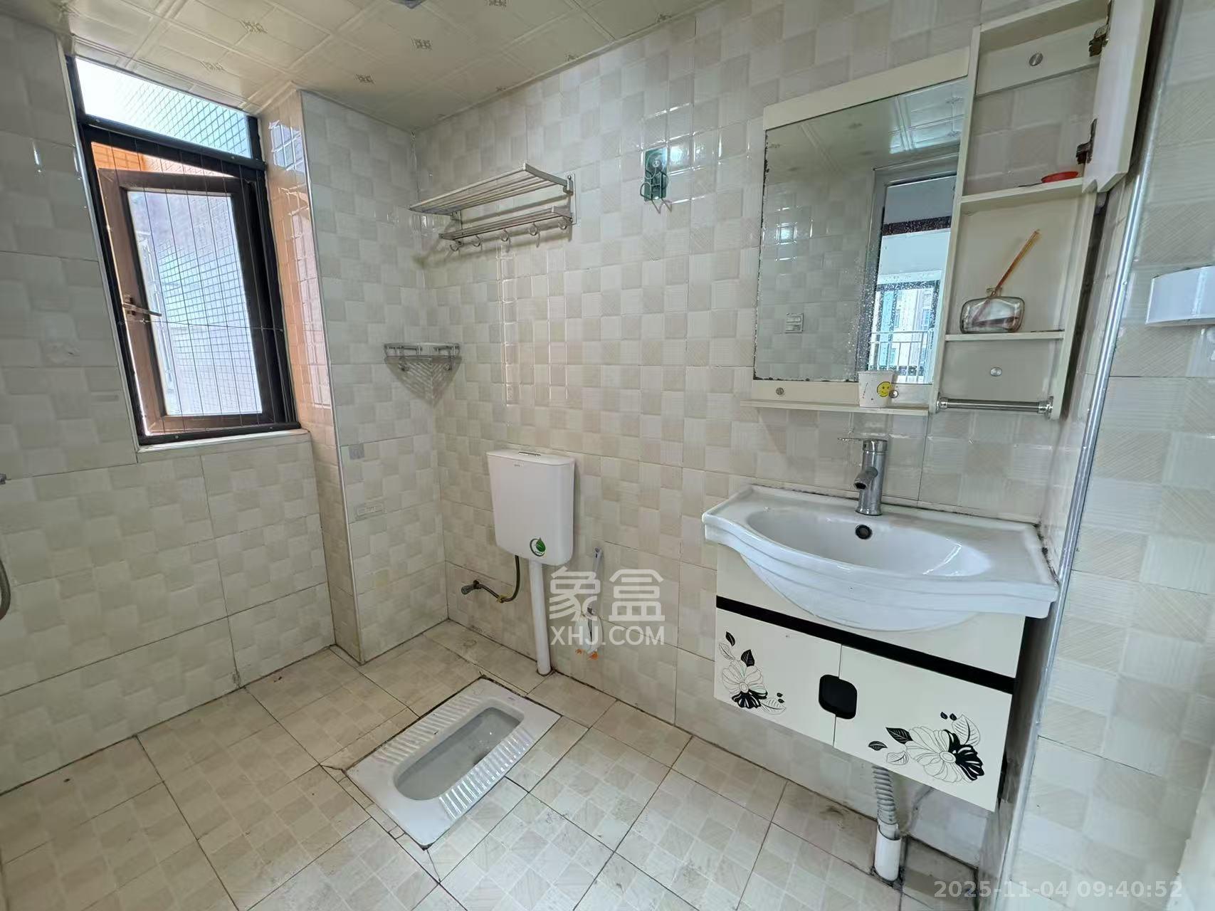 华城广场  2室1厅1卫    2500.0元/月室内图