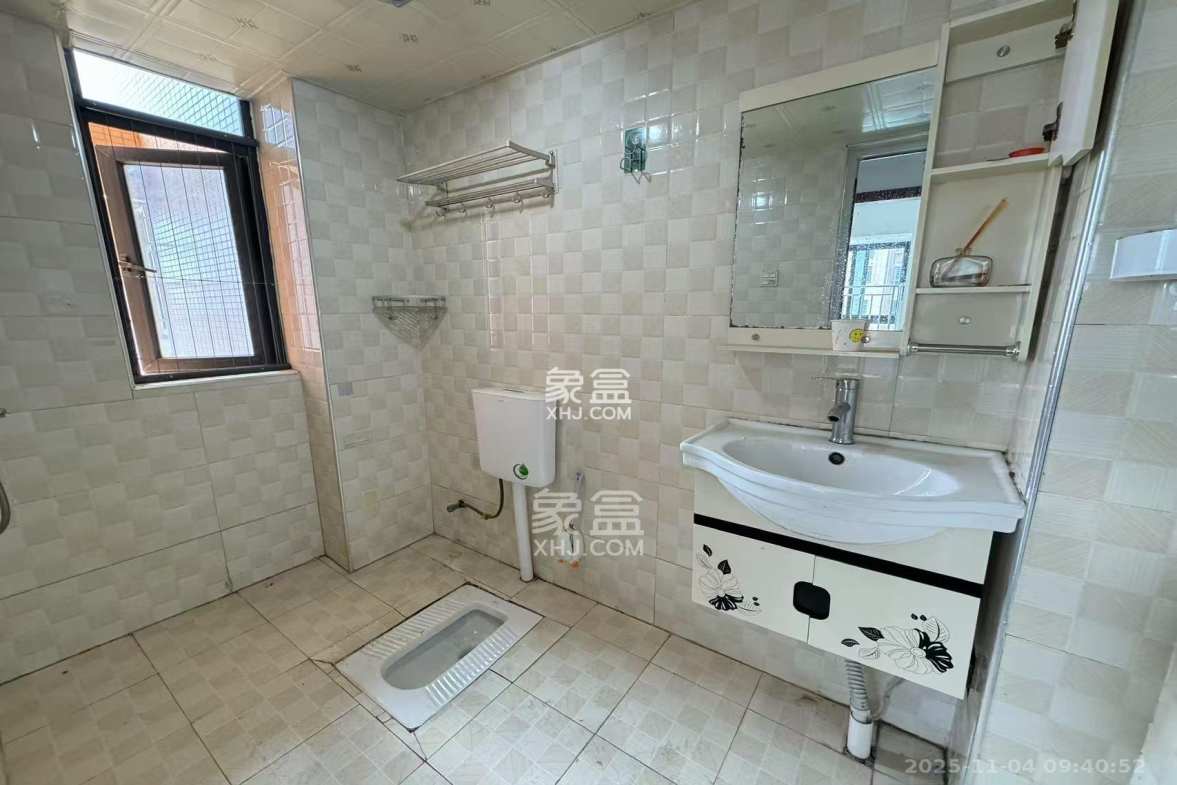 华城广场 2室1厅1卫 2500.0元/月 华城广场 2室1厅1卫 2500.0元/月室内图