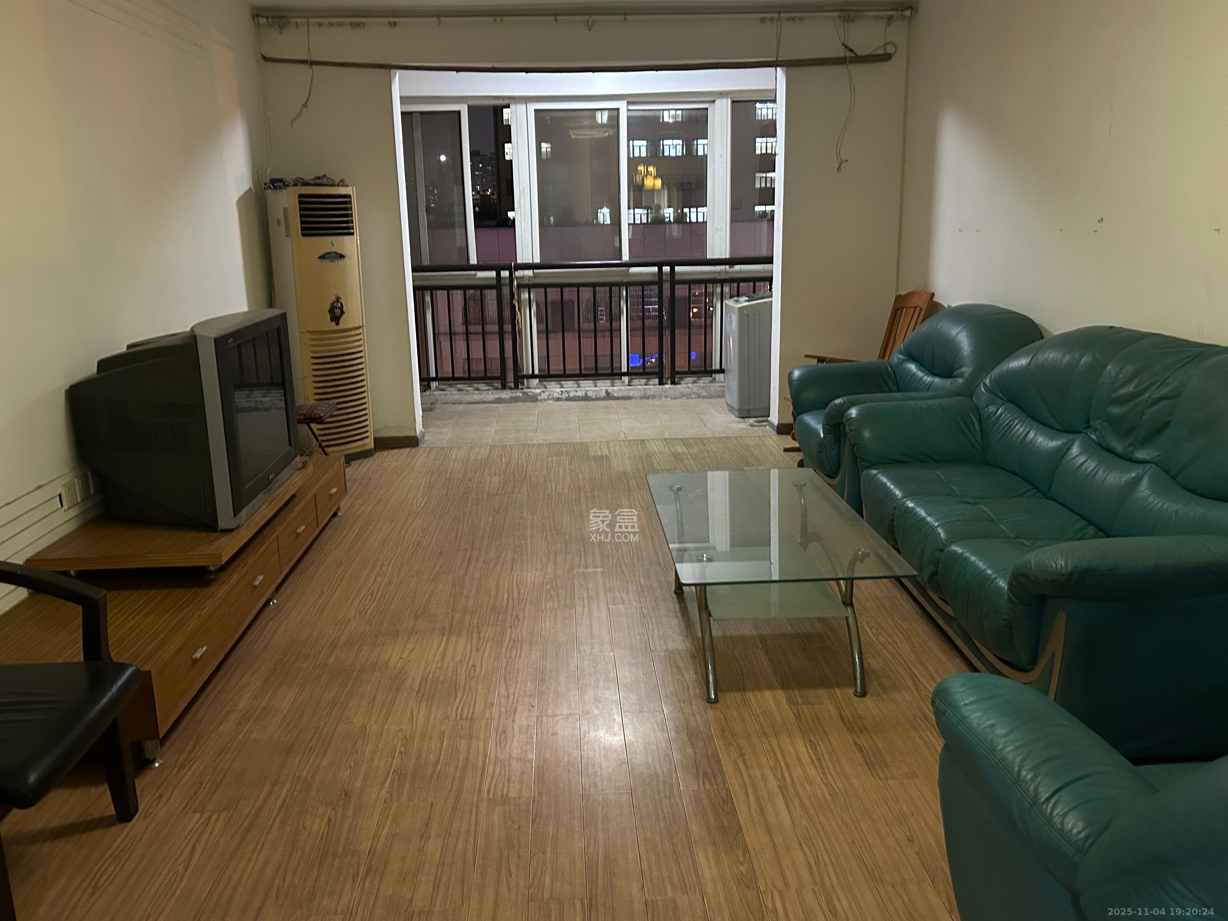 丽景新贵  3室2厅2卫    2800.0元/月