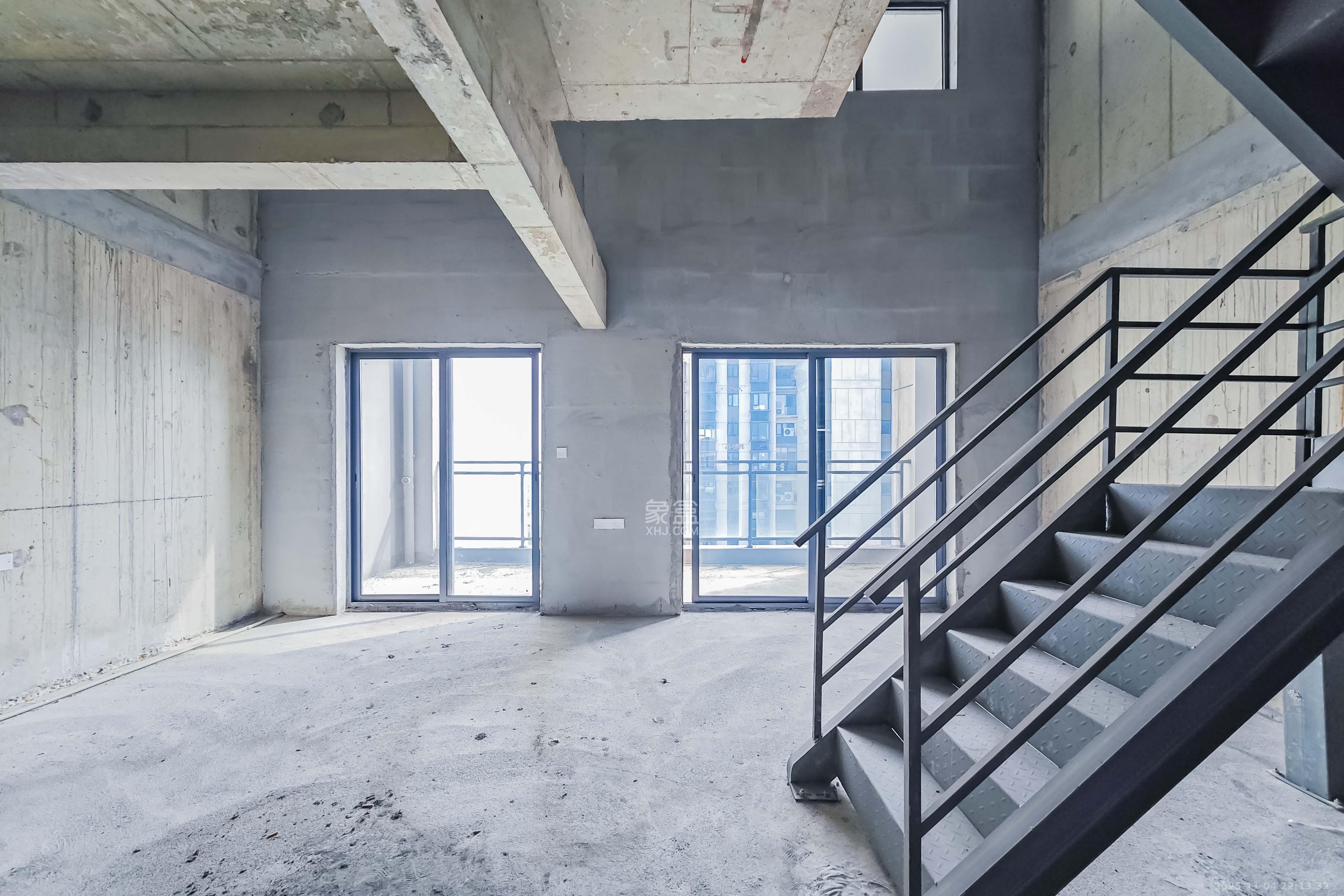 佳兆业城市广场  4室2厅2卫    156.0万客厅