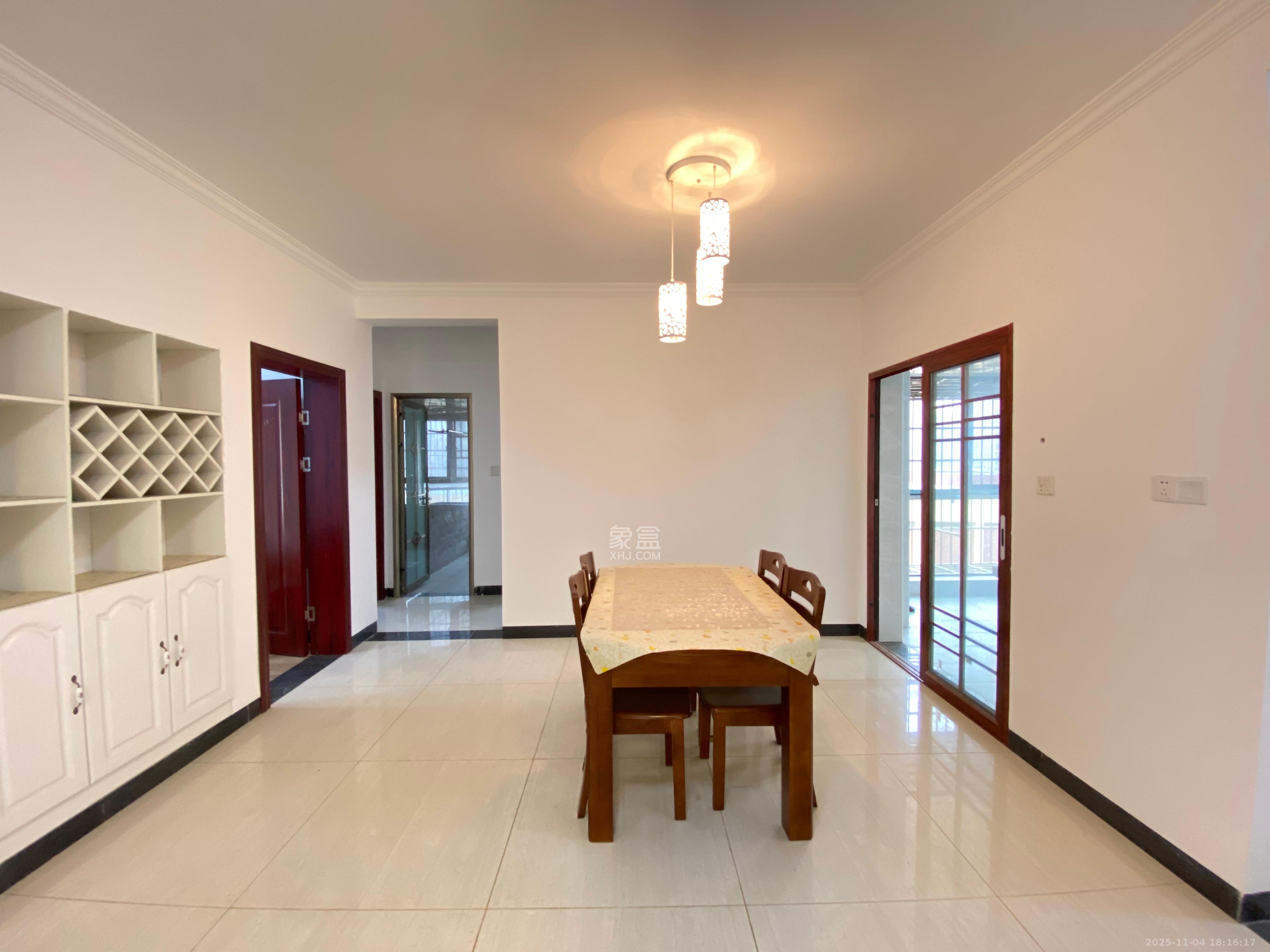 保利麓谷林语D区  4室2厅1卫    2800.0元/月室内图