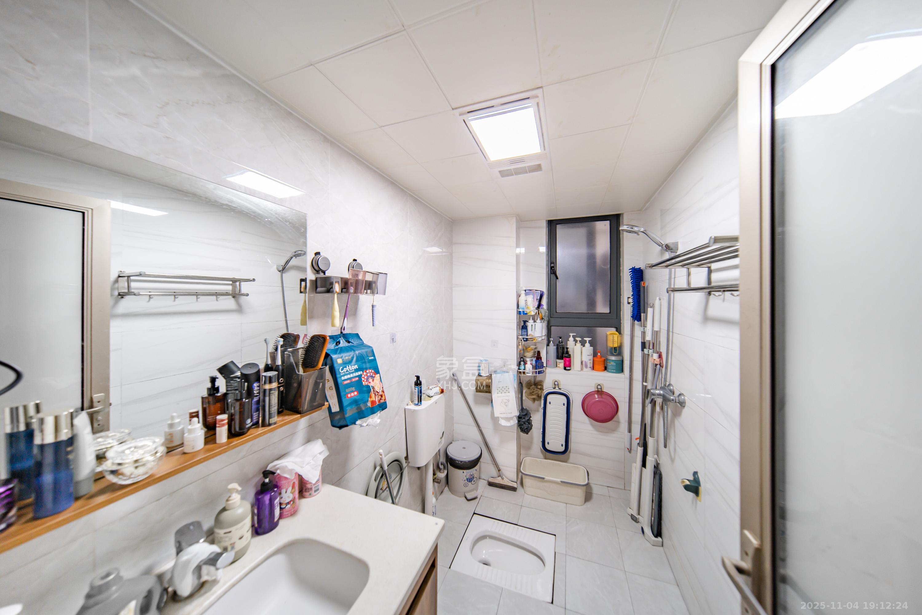 里约荟  3室2厅2卫    90.0万卫生间