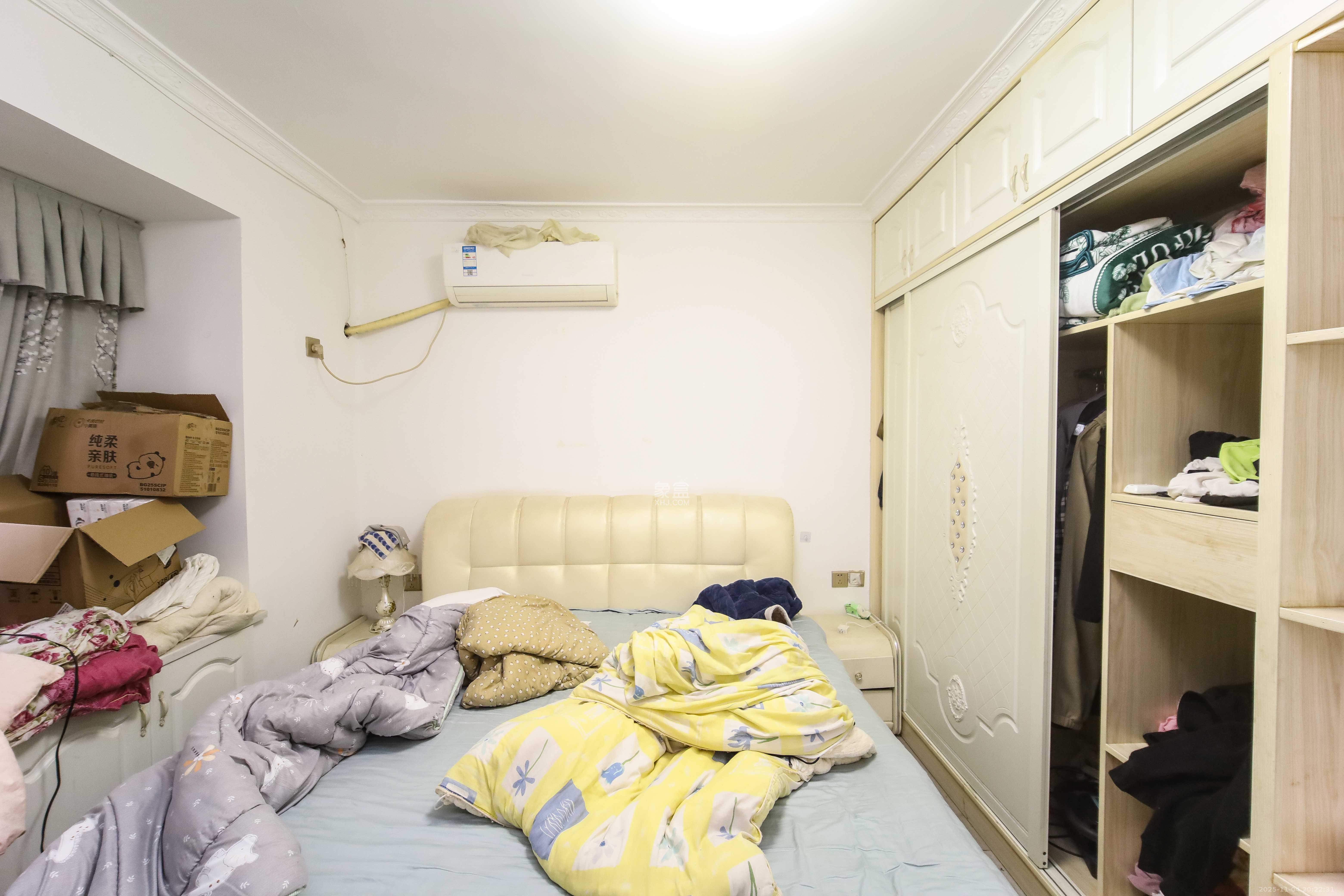 荷花园出租公司宿舍 3室1厅1卫 65.0万 荷花园出租公司宿舍 3室1厅1卫 65.0万卧室