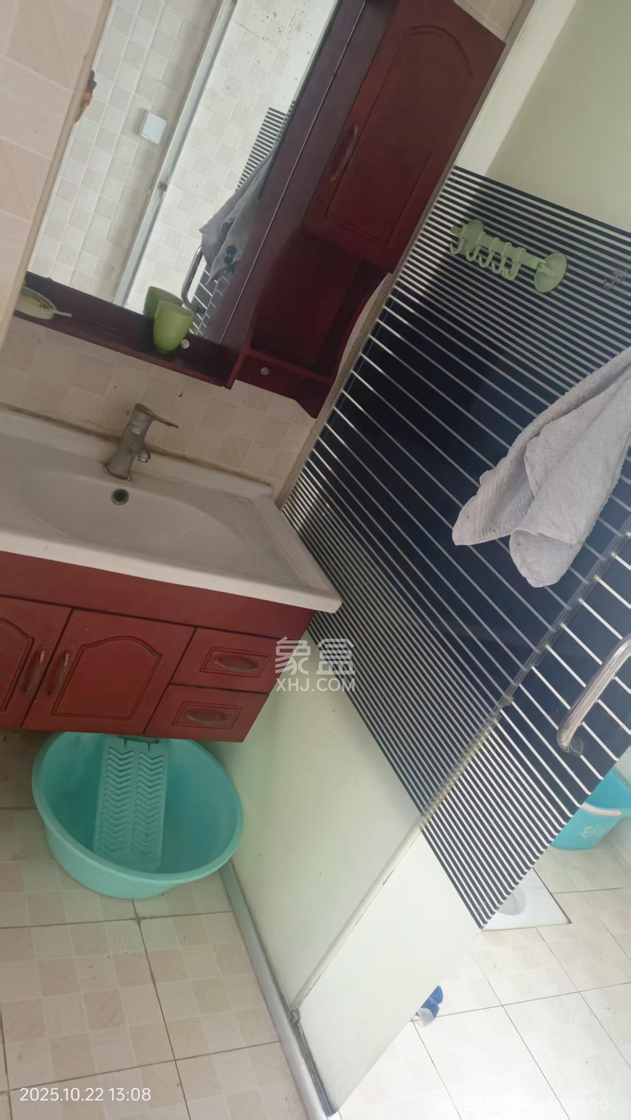 天元涉外景园C区  3室2厅2卫    2800.0元/月室内图