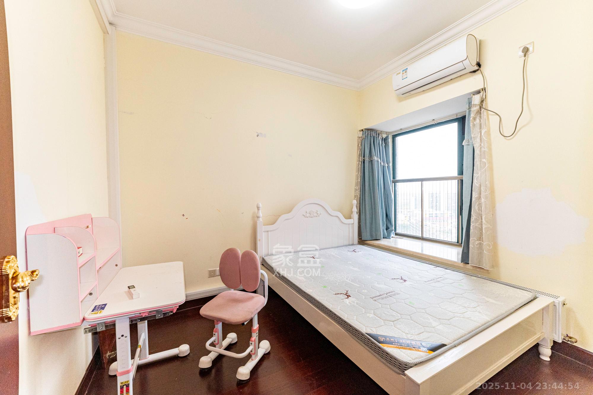 恒大翡翠华庭 3室2厅2卫 94.0万 恒大翡翠华庭 3室2厅2卫 94.0万卧室