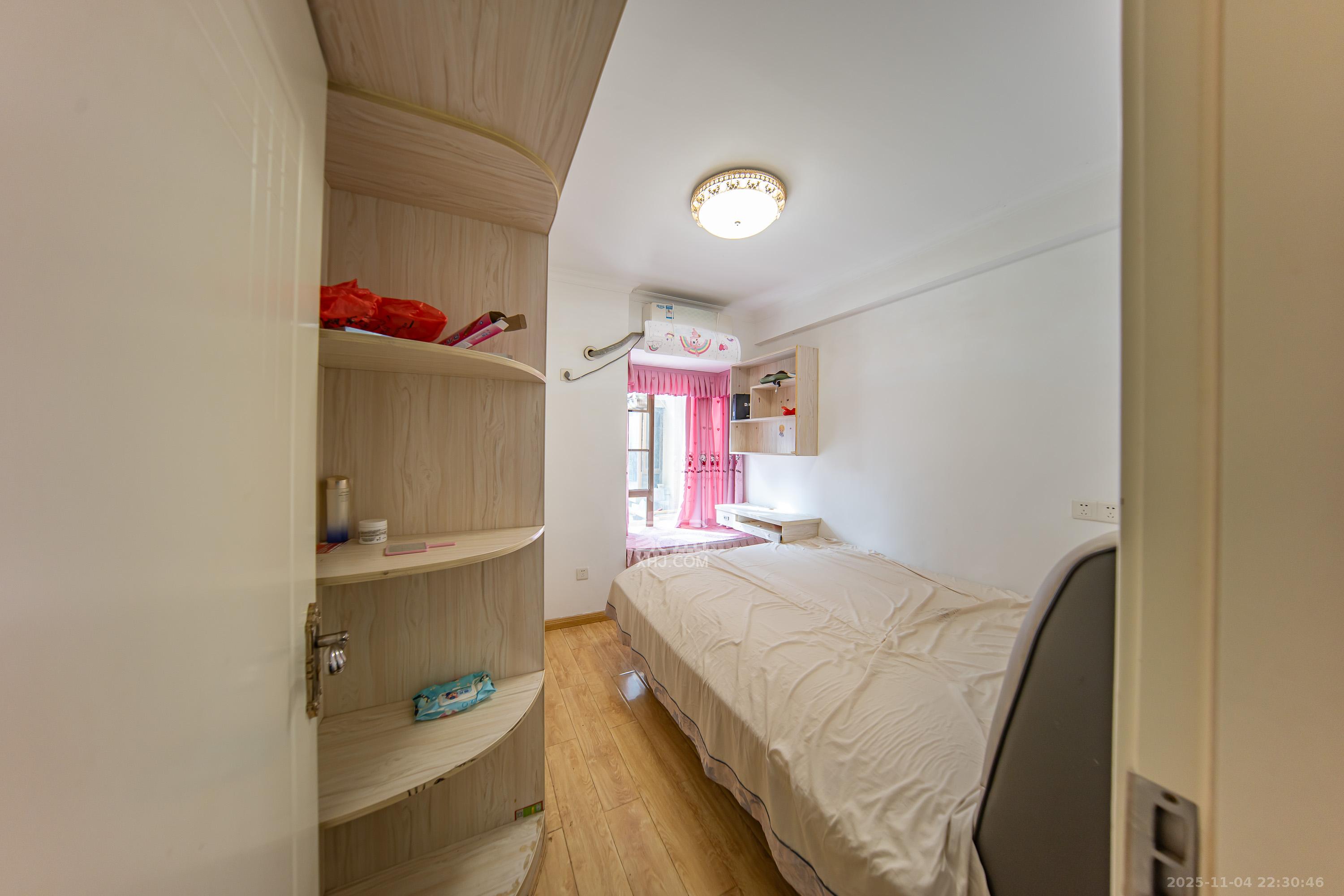 江山帝景哈佛  3室2厅2卫    106.0万卧室