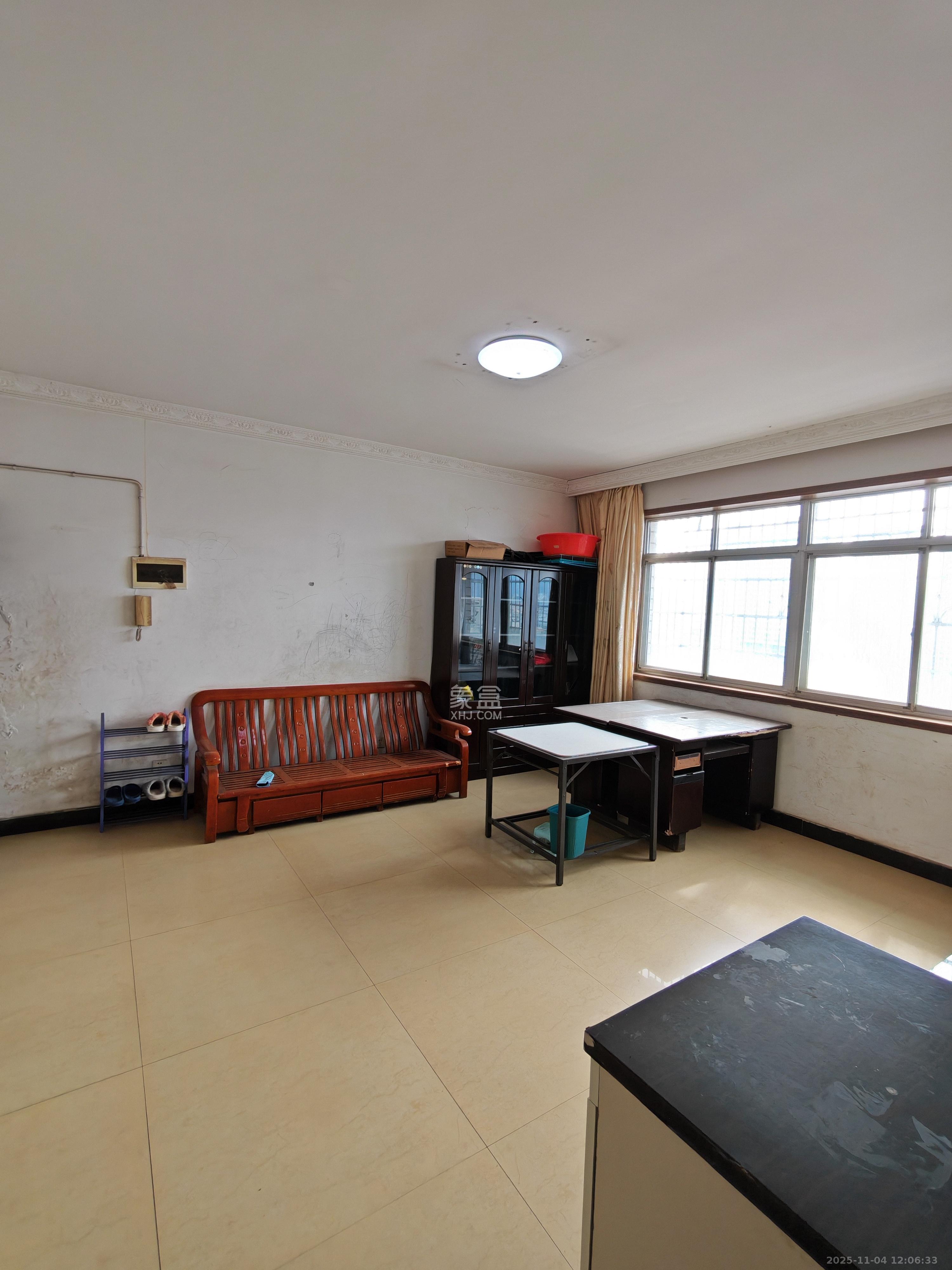 红星商务楼（红星蔬菜批发大市场）  2室1厅1卫    1200.0元/月室内图