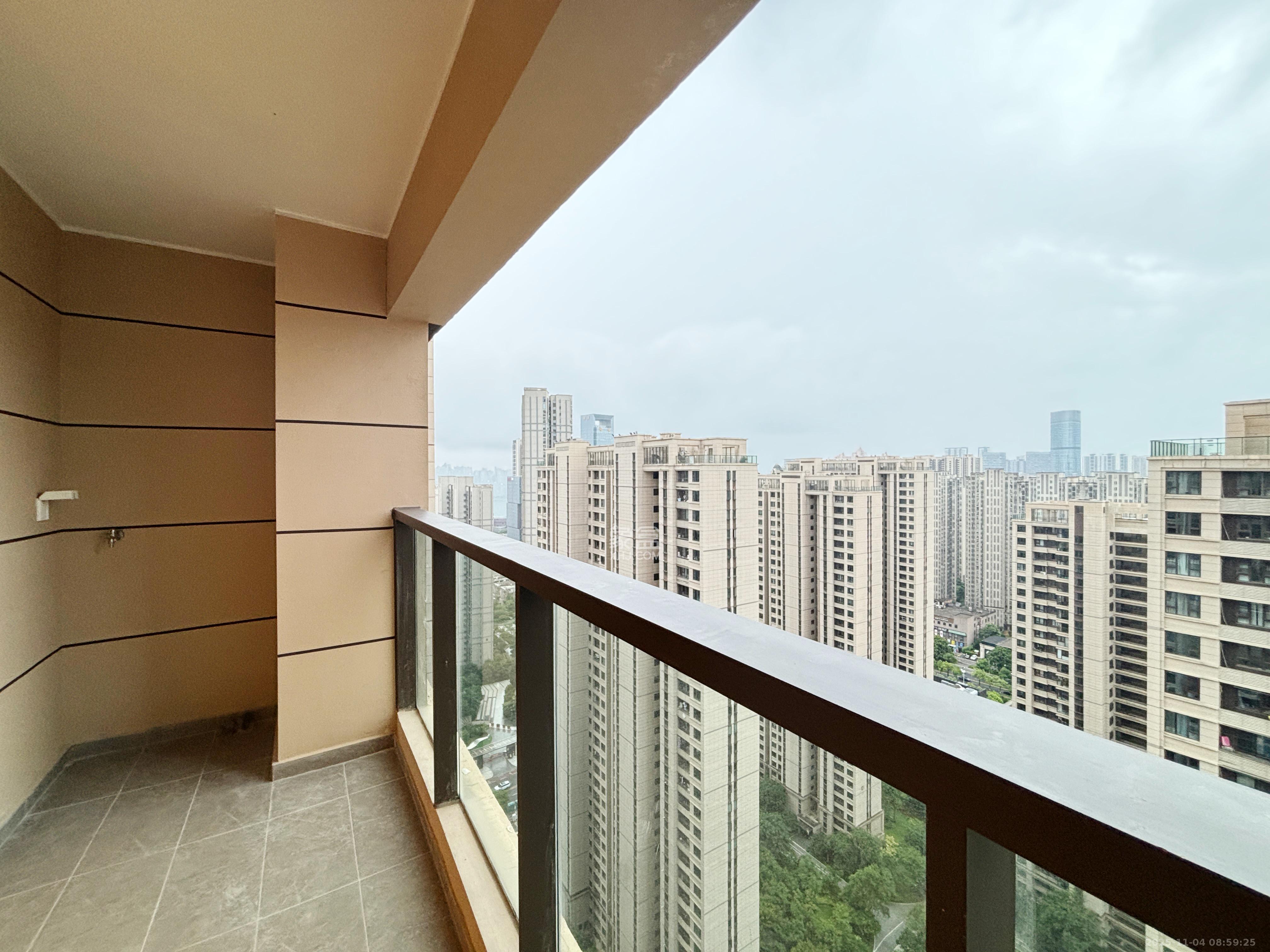 龙湖铂金中心（龙湖春江郦城）  3室2厅2卫    4600.0元/月室内图