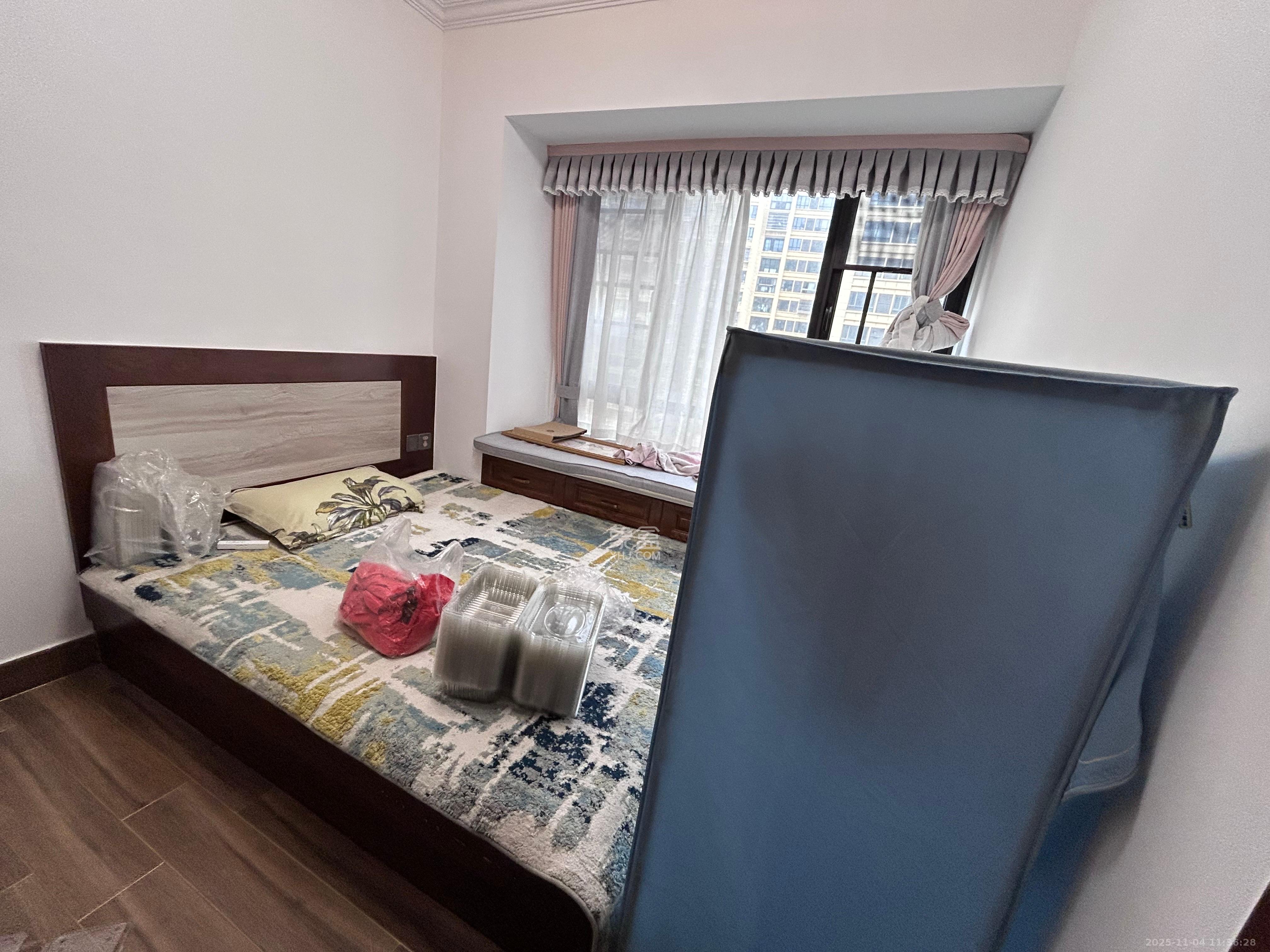 星城春晓  3室2厅2卫    2400.0元/月室内图